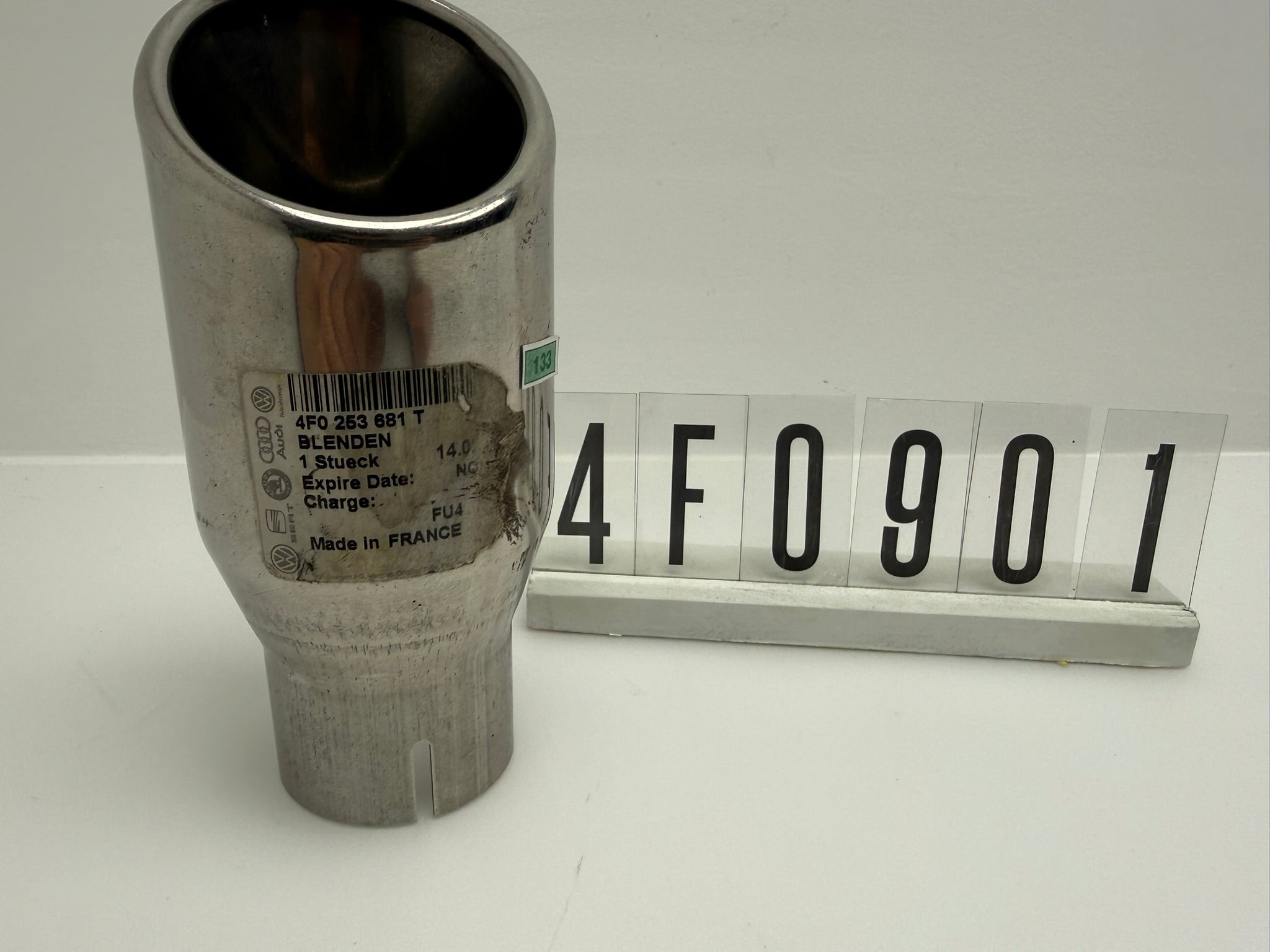 4F0253681T; 4F0 9 01; 133 AUDI A6 Avant S6 A6L 4F 4F2 4F5 4Z AuspuffBlende