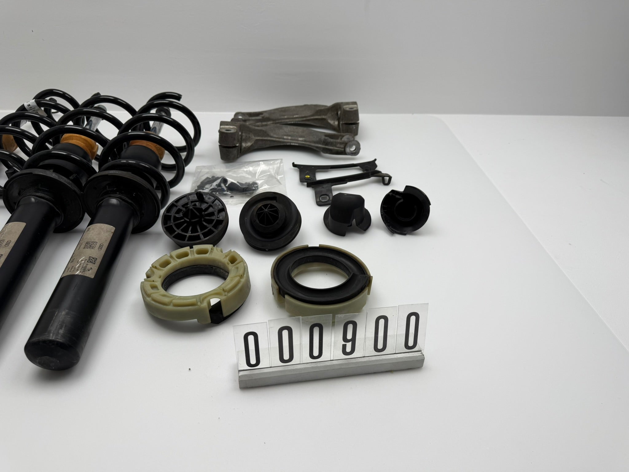 8W0413031BA 8W0513035AD; 000 9 00; 140 Audi A5 S line Sportfahrwerk Komplettset