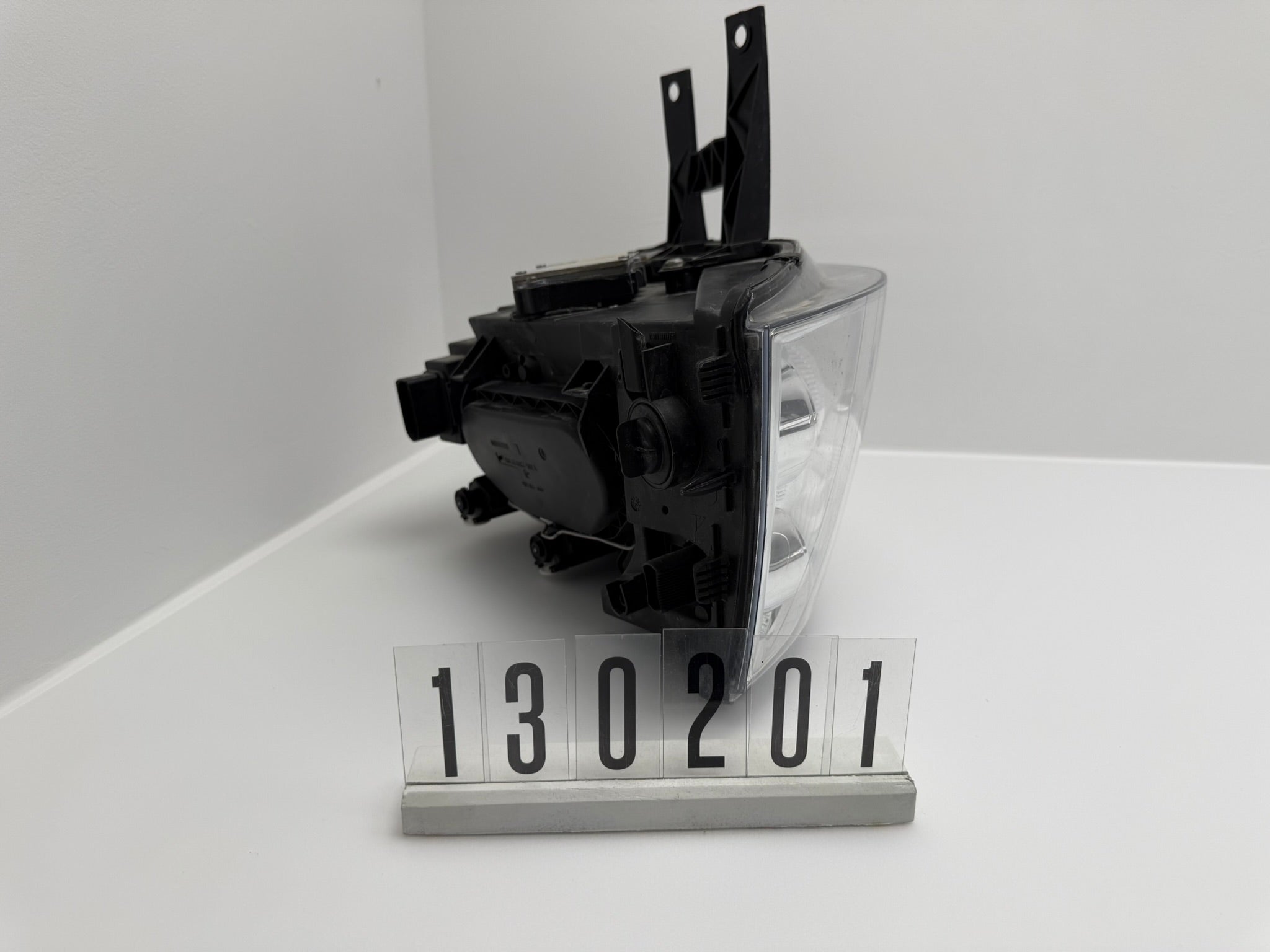 1 305 235 773 / 1305 630 109; 130 2 01; 98 VW T5 Multivan Scheinwerfer Bi- Xenon Links