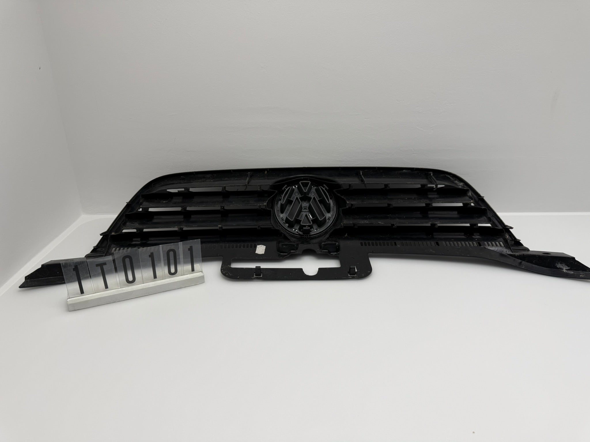 1T0853651A 1T0 853 651 A; 1T0 1 01; 108  VW Touran 1 T Kühlergrill