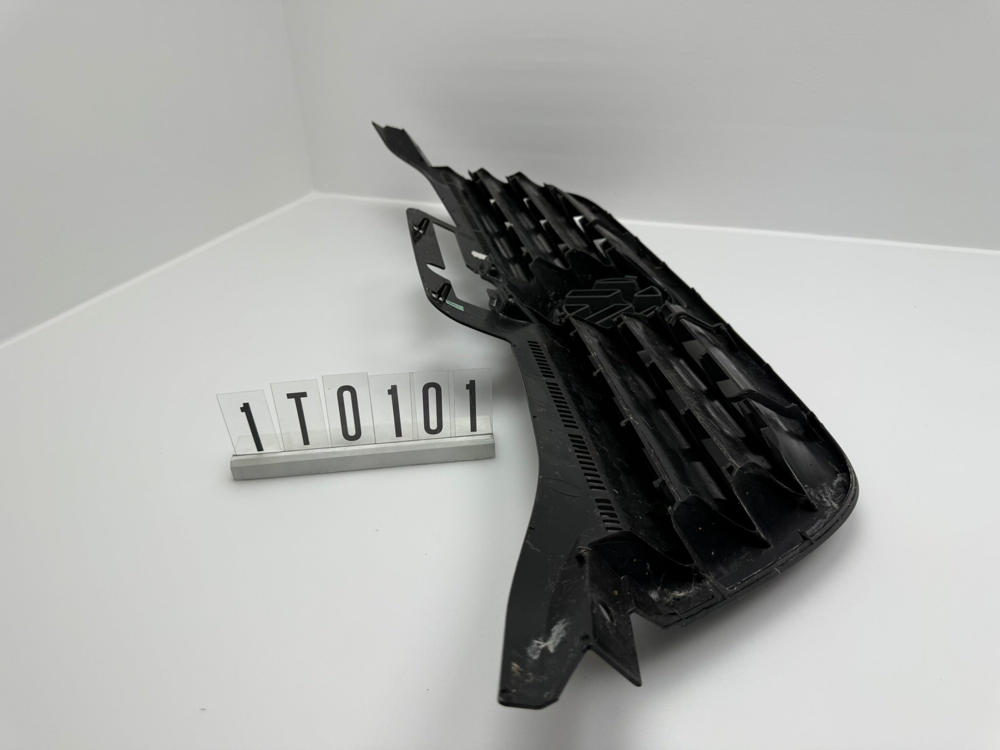 1T0853651A 1T0 853 651 A; 1T0 1 01; 108  VW Touran 1 T Kühlergrill
