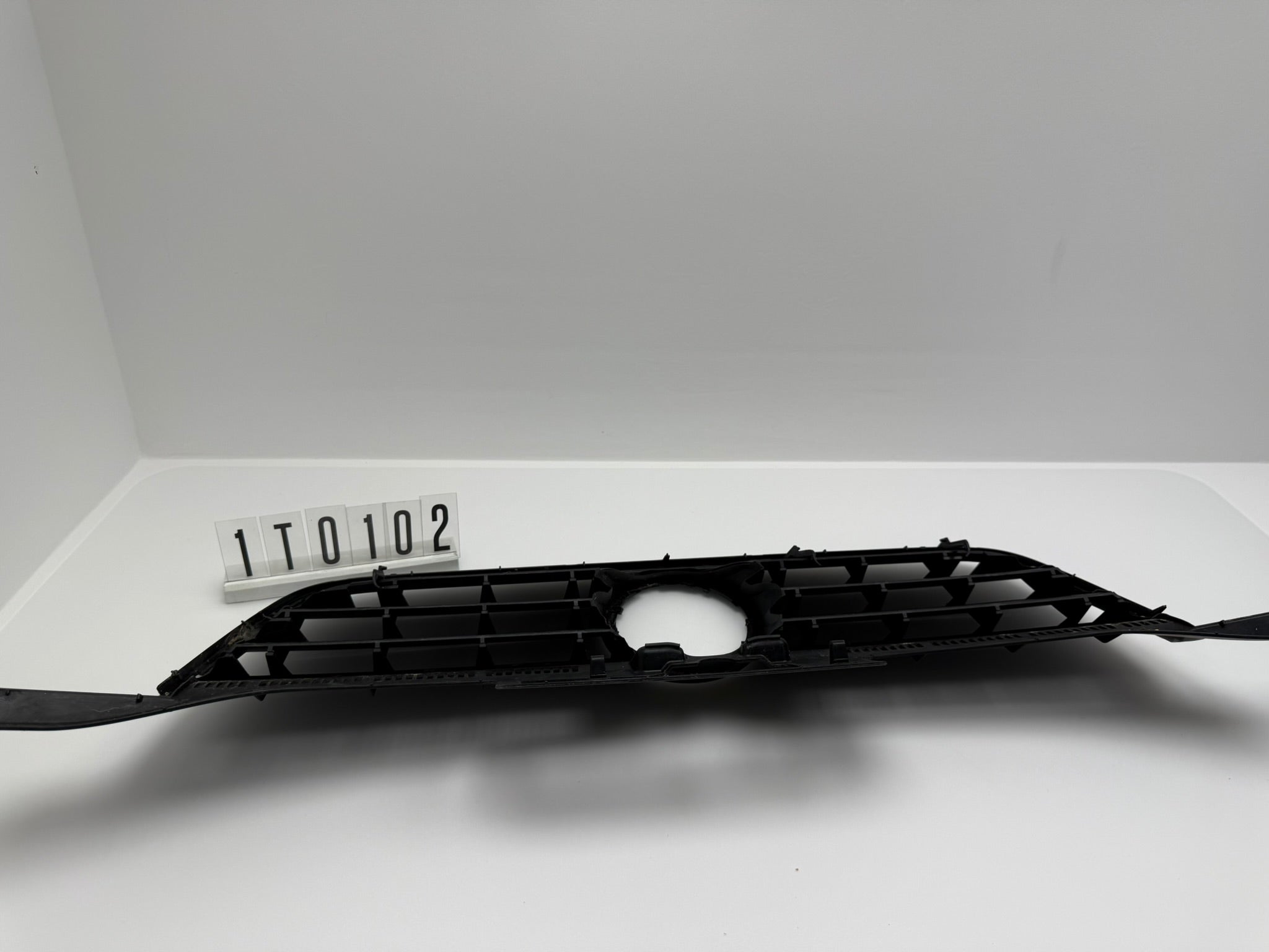 1T0853651 1T0 853 651 ; 1T0 1 01; 108  VW Touran 1 T Kühlergrill