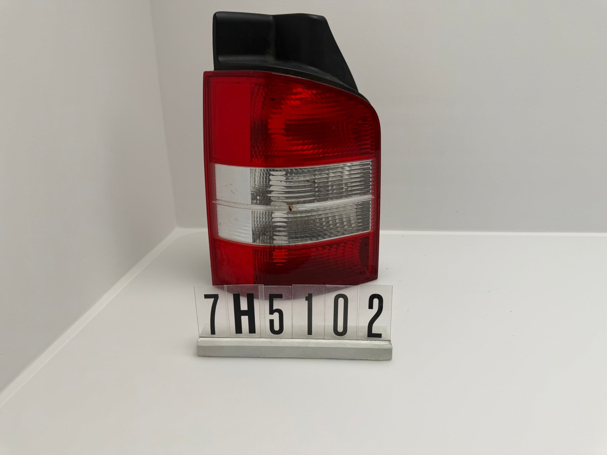 7H5 945 094 F; 7H5 1(2) 01; 120 VW Transporter V T5 Rückleuchte rechts