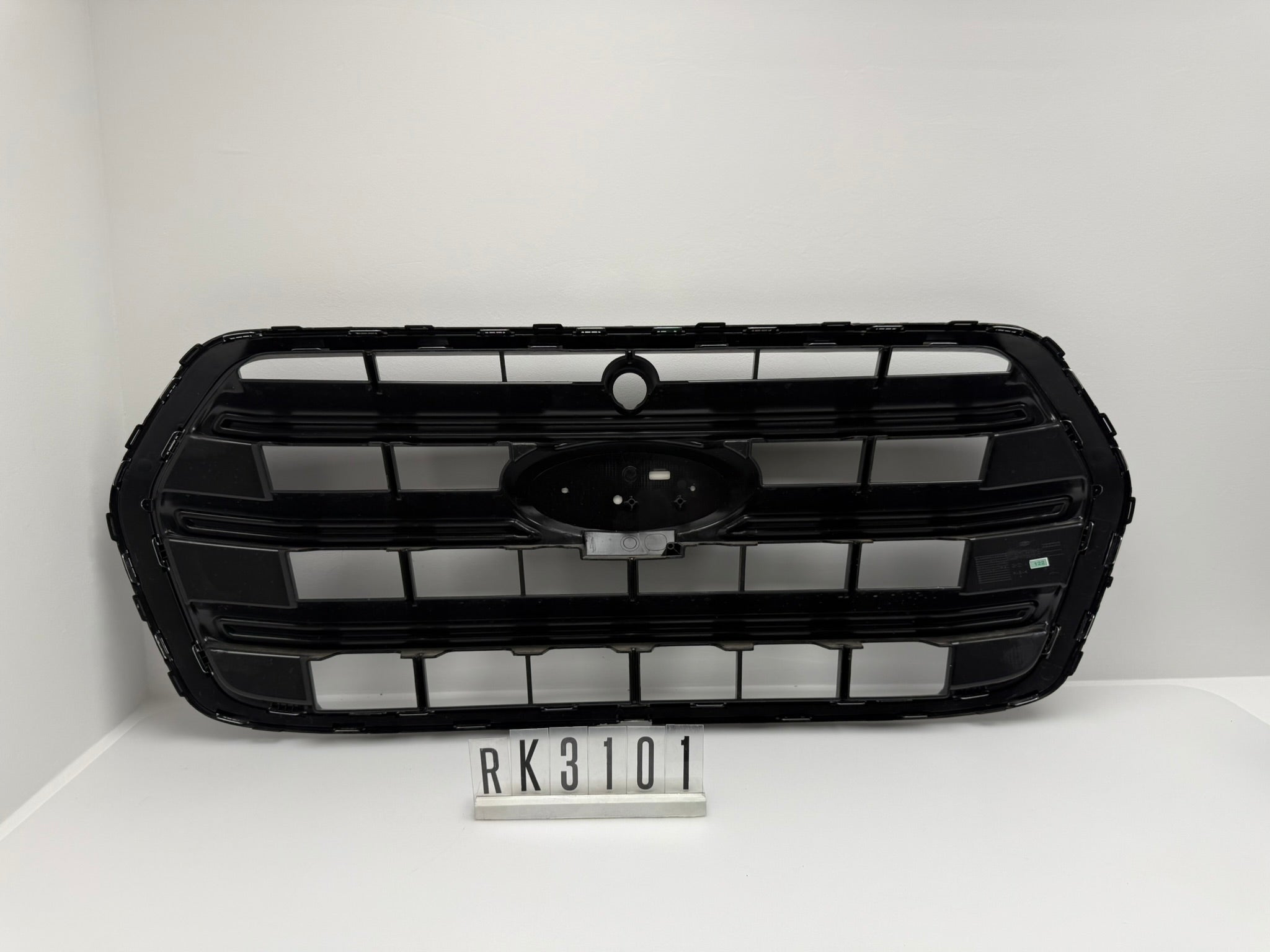 KK31-17B968 D / RK31-17B968-C; RK3 1 01; 122 Ford Transit Carado Camper Kühlergrill