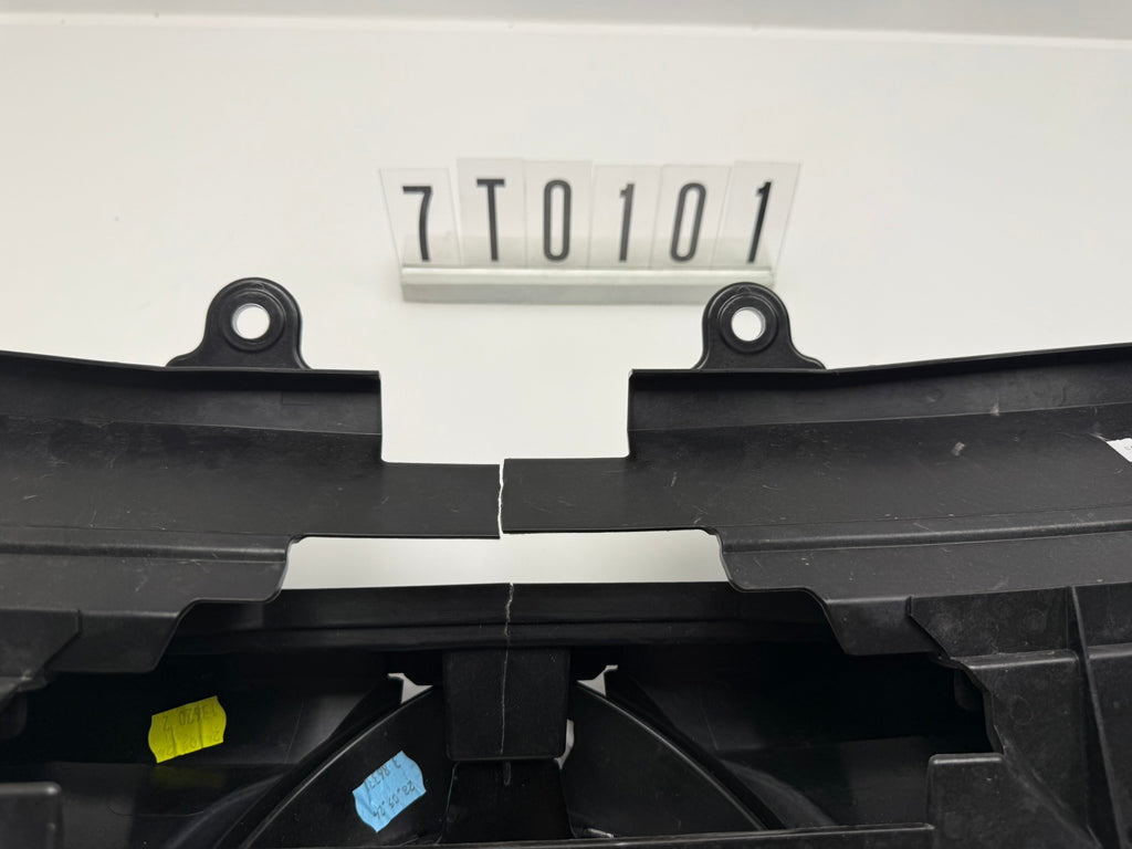 7T0 807 985 B / 7T0807381D; 7T0 1 01VW; 123 MULTIVAN T7 ST Kühlergrill-Stützelement