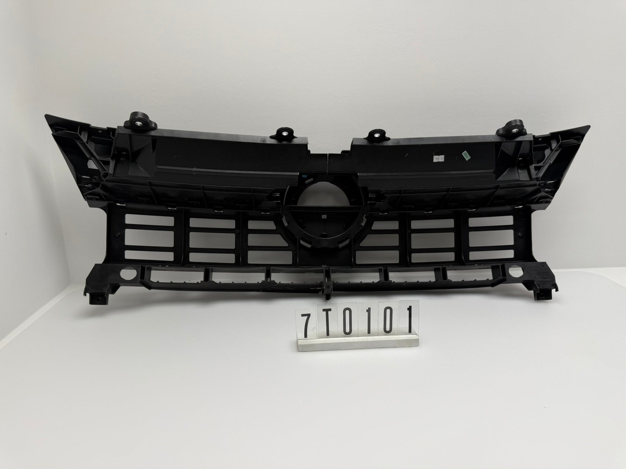 7T0 807 985 B / 7T0807381D; 7T0 1 01VW; 123 MULTIVAN T7 ST Kühlergrill-Stützelement