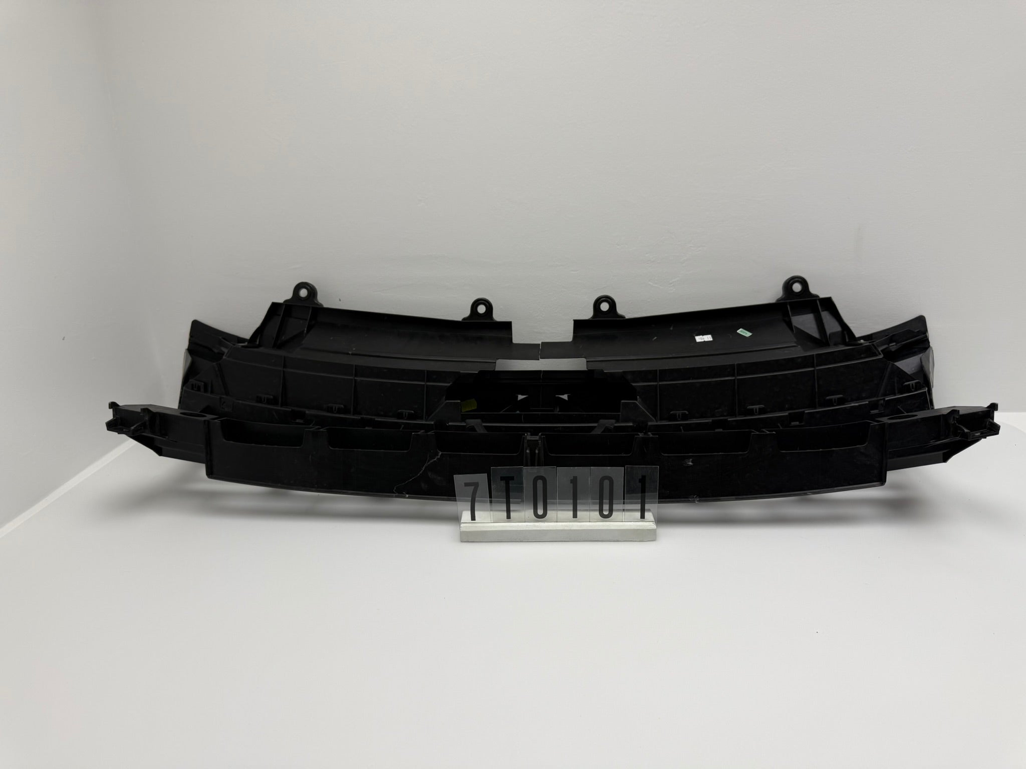 7T0 807 985 B / 7T0807381D; 7T0 1 01VW; 123 MULTIVAN T7 ST Kühlergrill-Stützelement