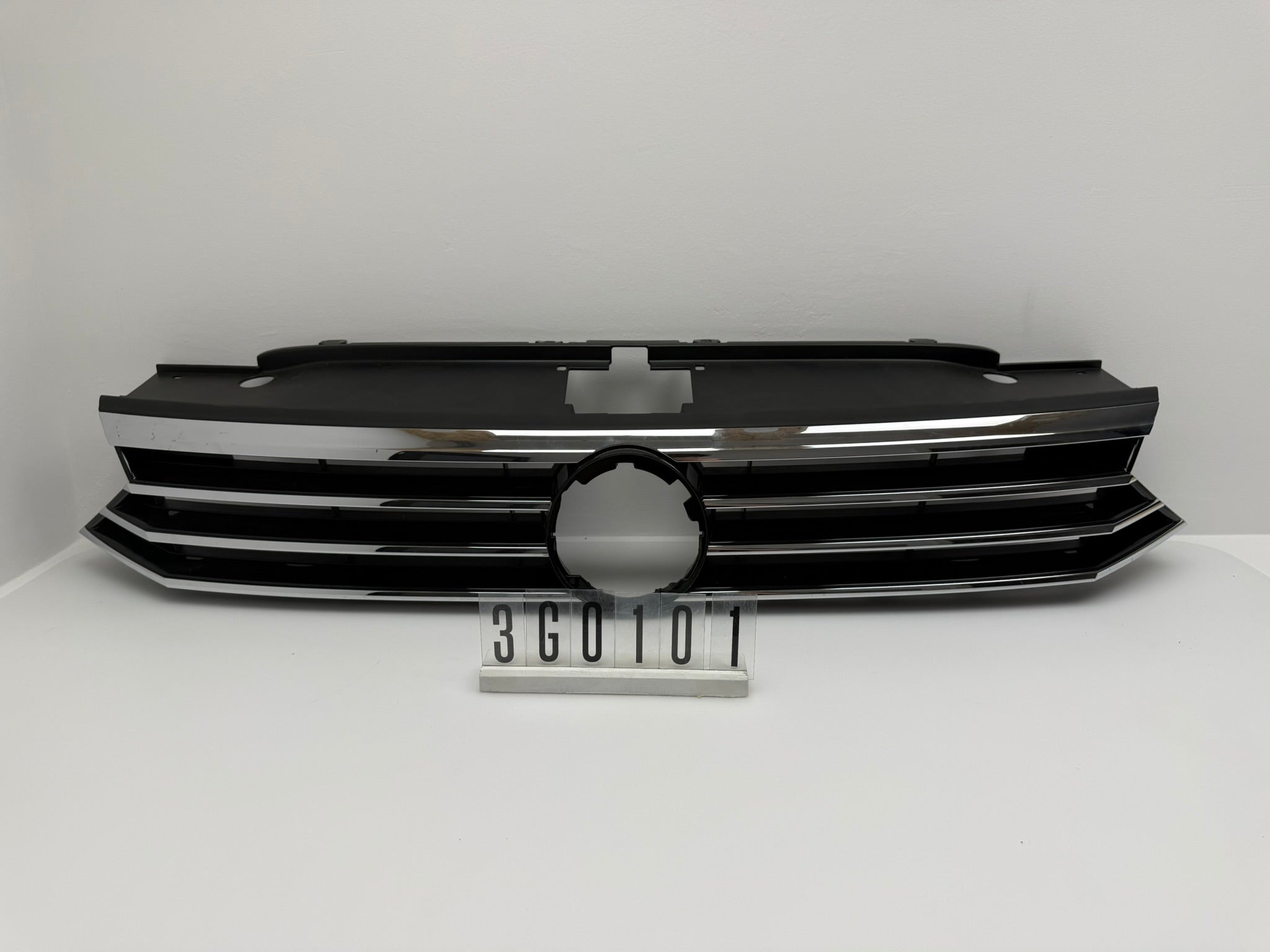 3G0853653; 3G0 1 01; 124  VW Passat 3G B8 Kühlergrill