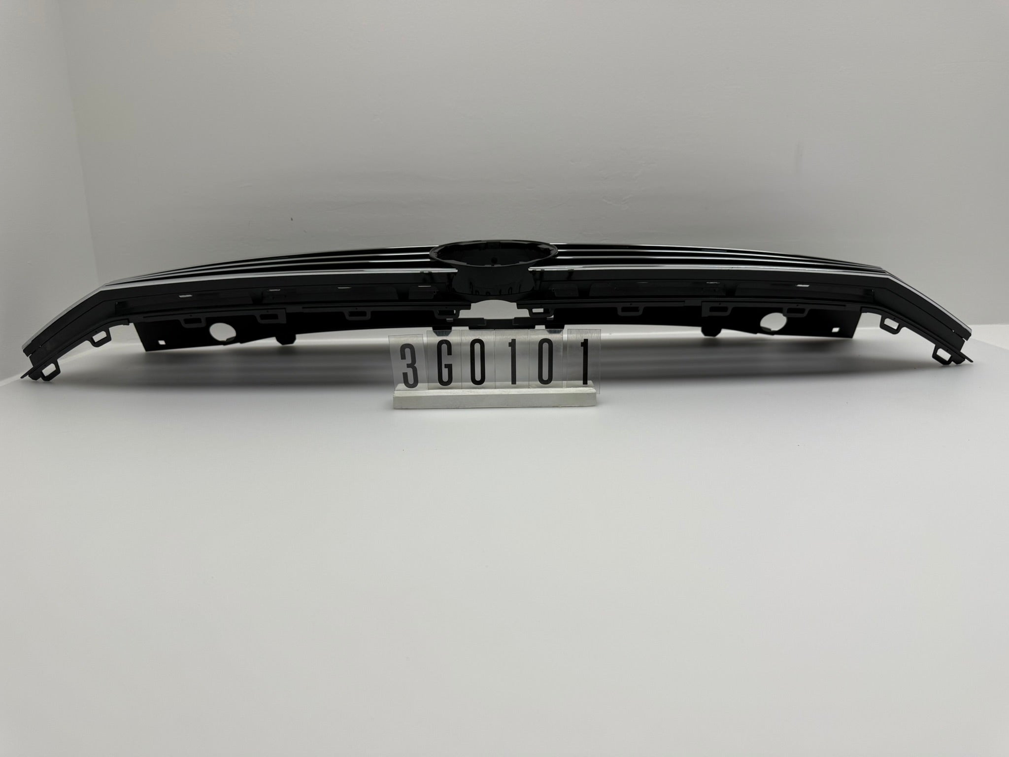 3G0853653; 3G0 1 01; 124  VW Passat 3G B8 Kühlergrill
