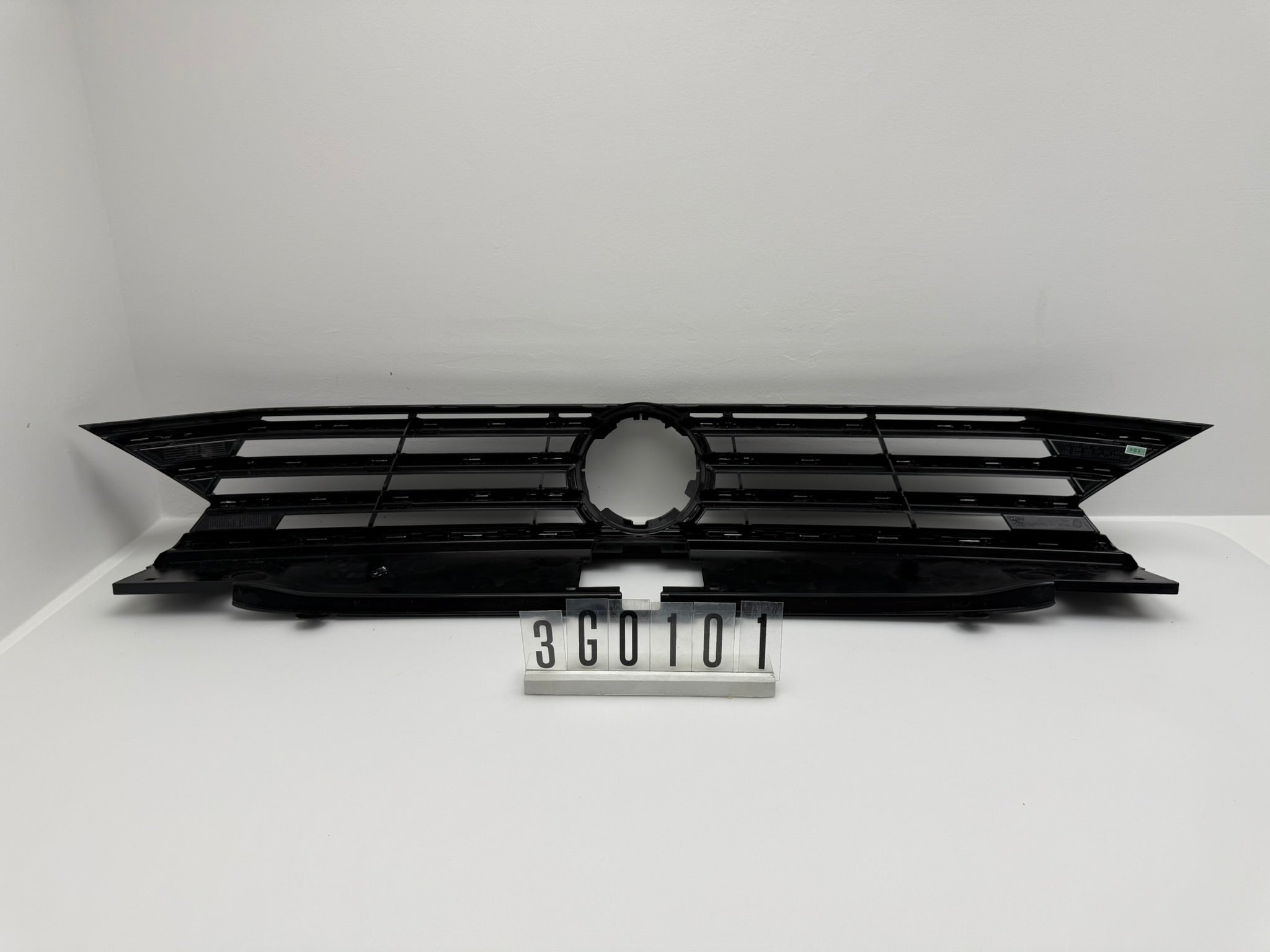 3G0853653; 3G0 1 01; 124  VW Passat 3G B8 Kühlergrill
