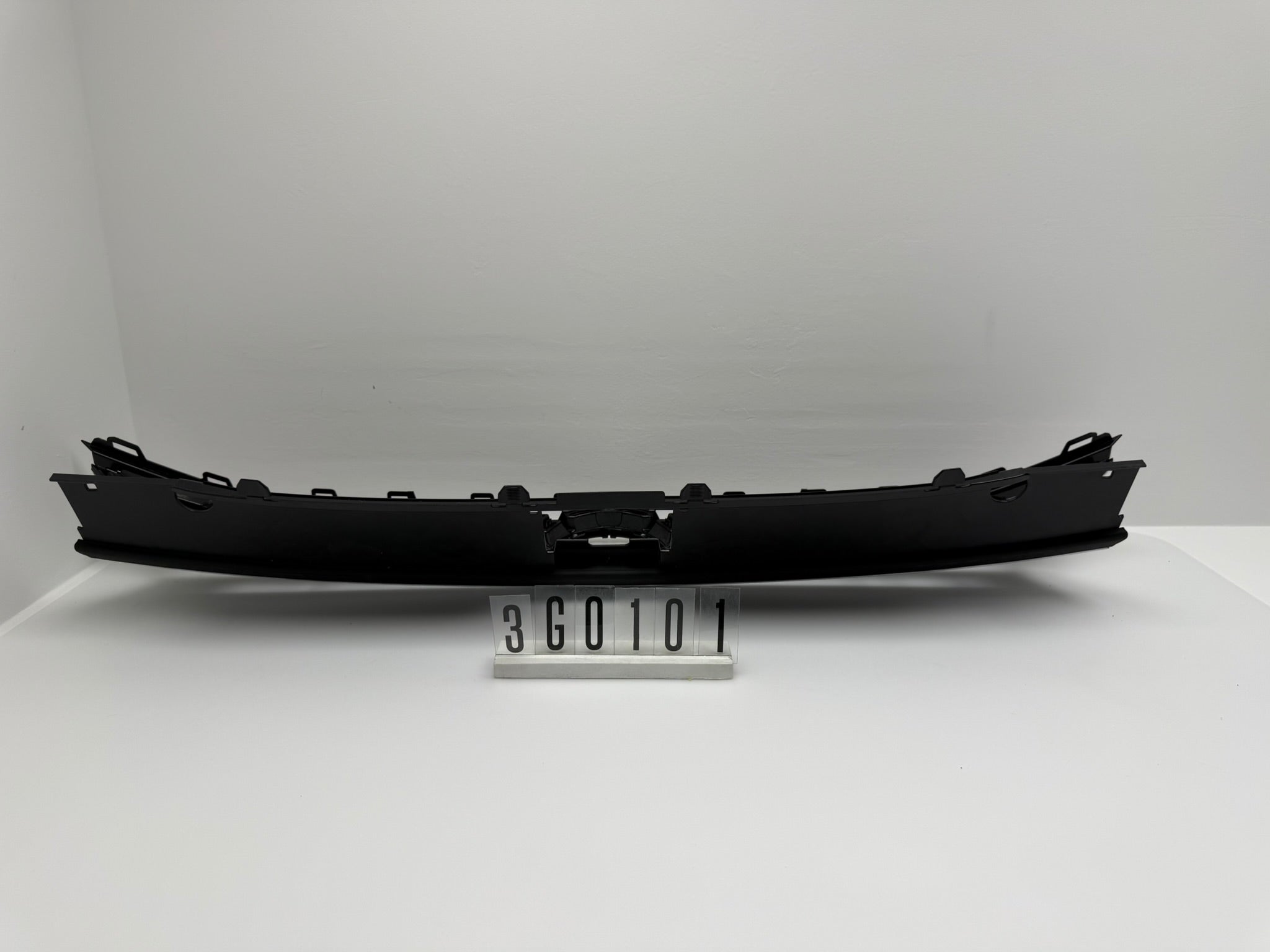 3G0853653; 3G0 1 01; 124  VW Passat 3G B8 Kühlergrill