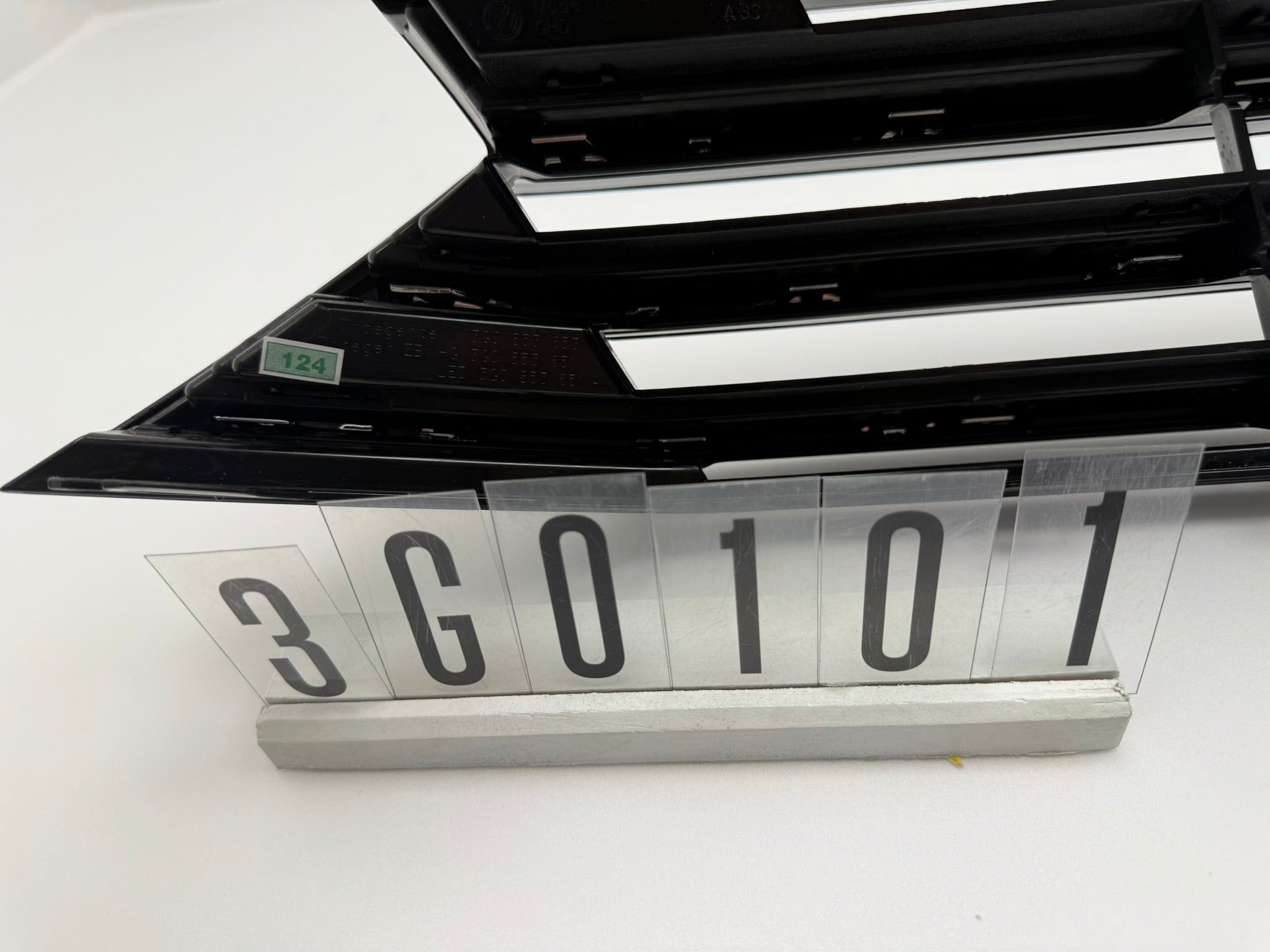 3G0853653; 3G0 1 01; 124  VW Passat 3G B8 Kühlergrill