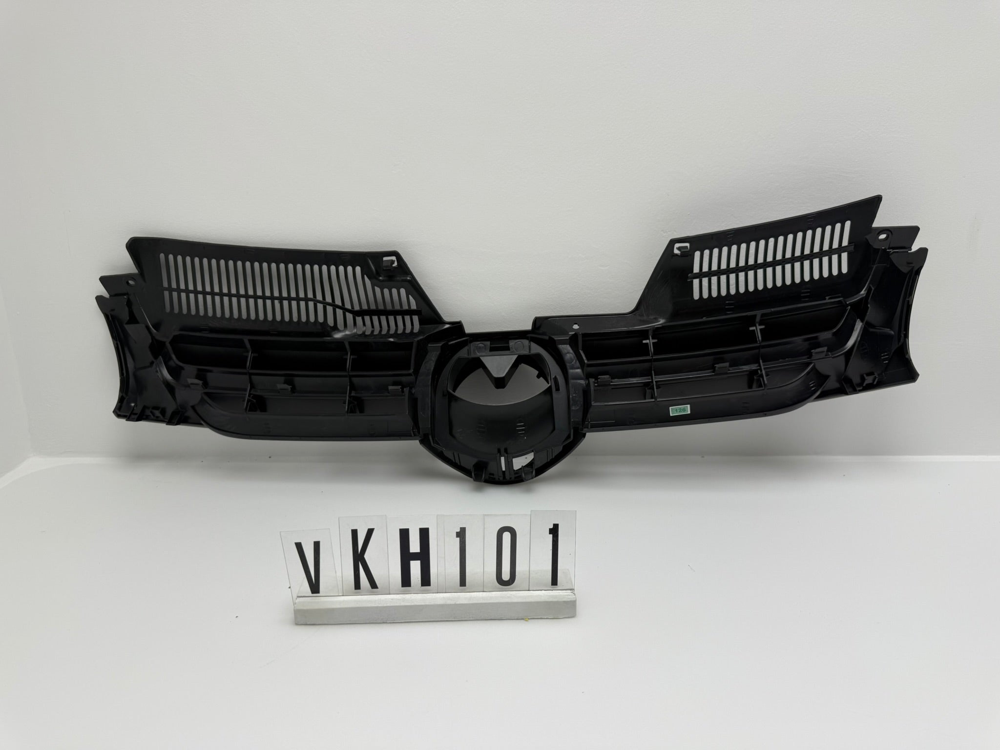 VKH 016 702842 / 1K0853655A; VKH 1 01; 126 VW Golf V 5 Kühlergrill  Nachbau / Fake