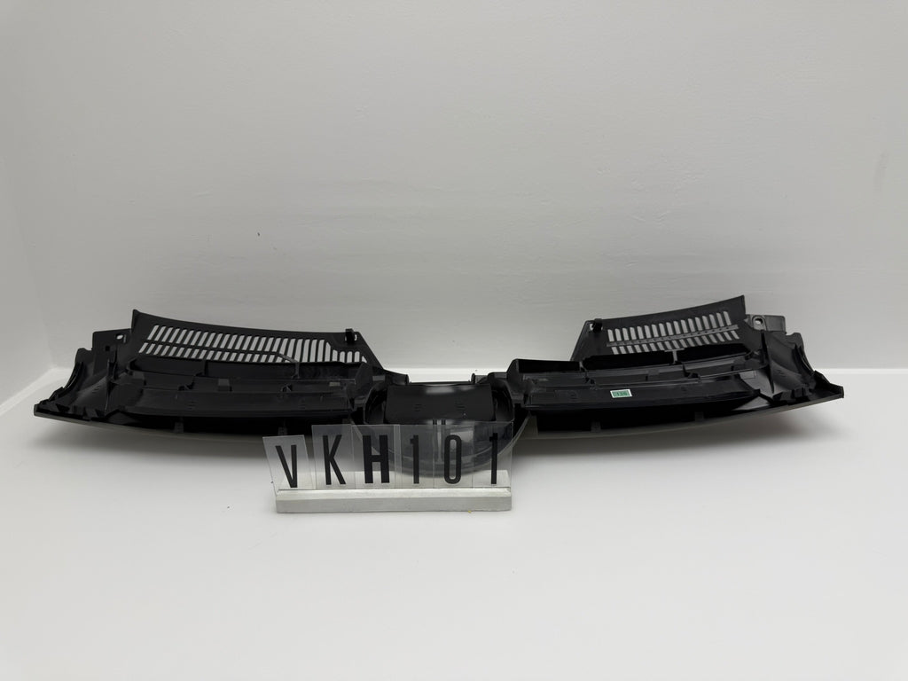 VKH 016 702842 / 1K0853655A; VKH 1 01; 126 VW Golf V 5 Kühlergrill  Nachbau / Fake