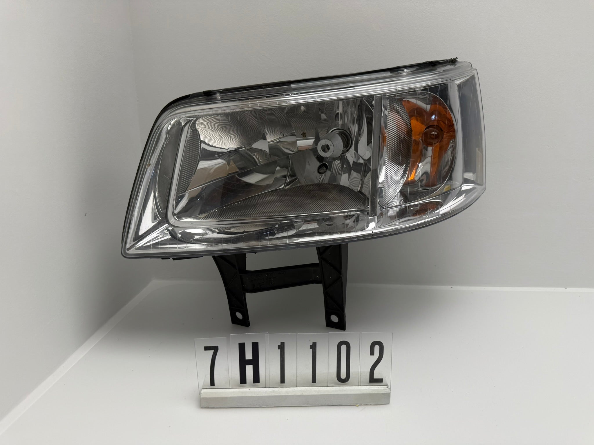 7H1 941 015 J; 7H1 1(2) 02; 132 VW T5 Scheinwerfer Links Elektrisch LWR