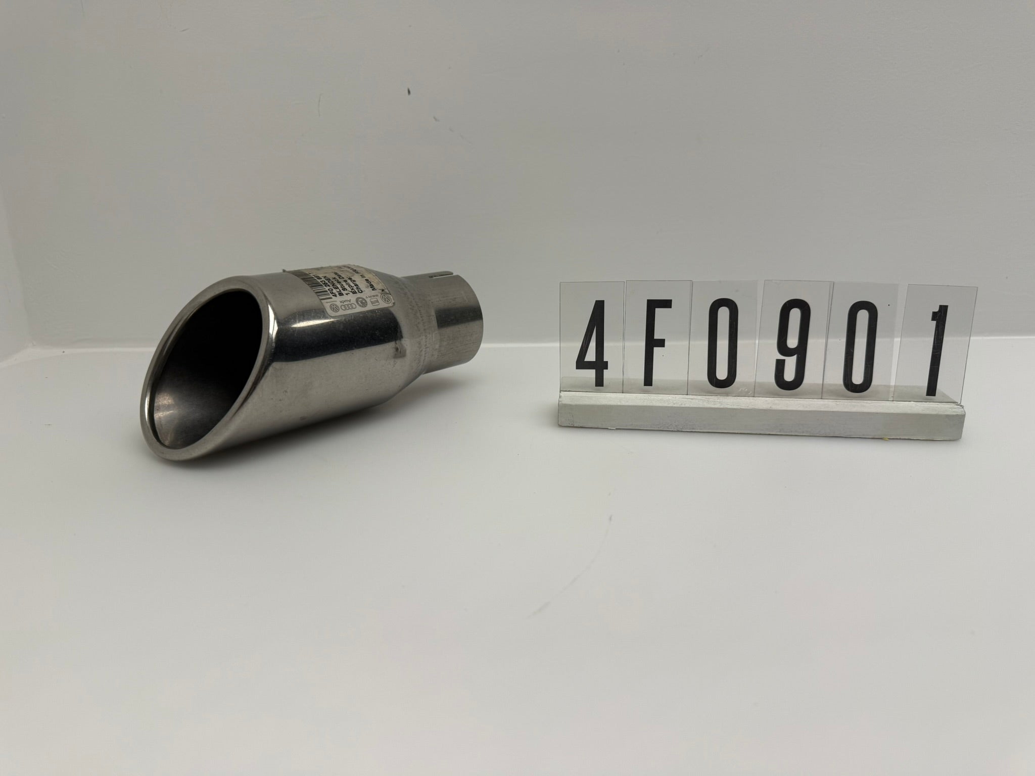 4F0253681T; 4F0 9 01; 133 AUDI A6 Avant S6 A6L 4F 4F2 4F5 4Z AuspuffBlende