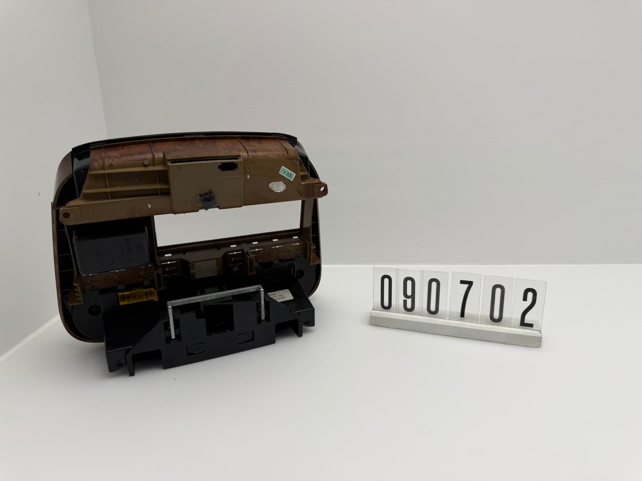 90436578; 090 7 01-02; 134-135 OPEL OMEGA B (25, 26, 27) Mittelkonsole