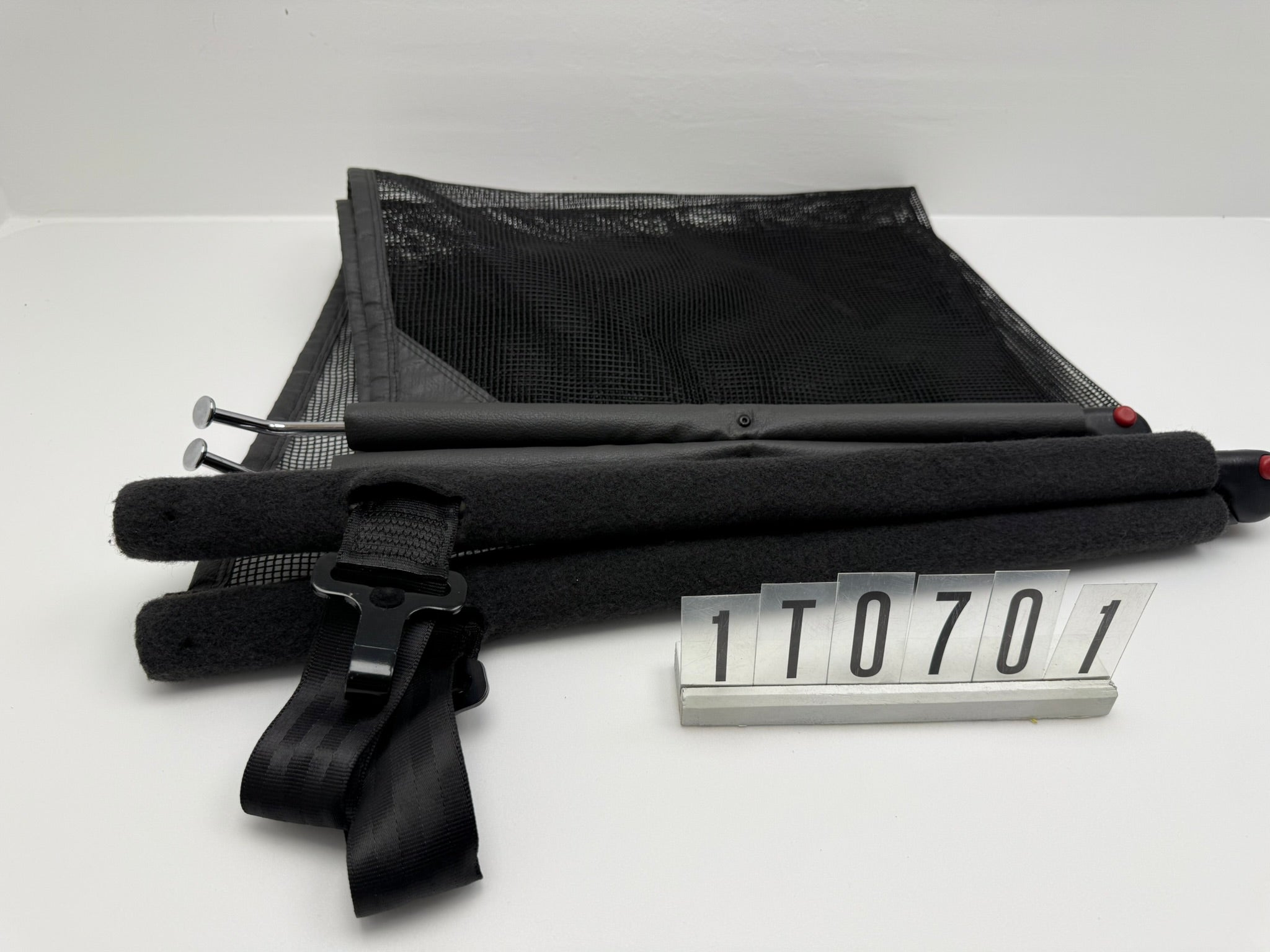 1T0.861.691.A; 1T0 7 01; 136VW Touran 1T Kofferraumtrennnetz