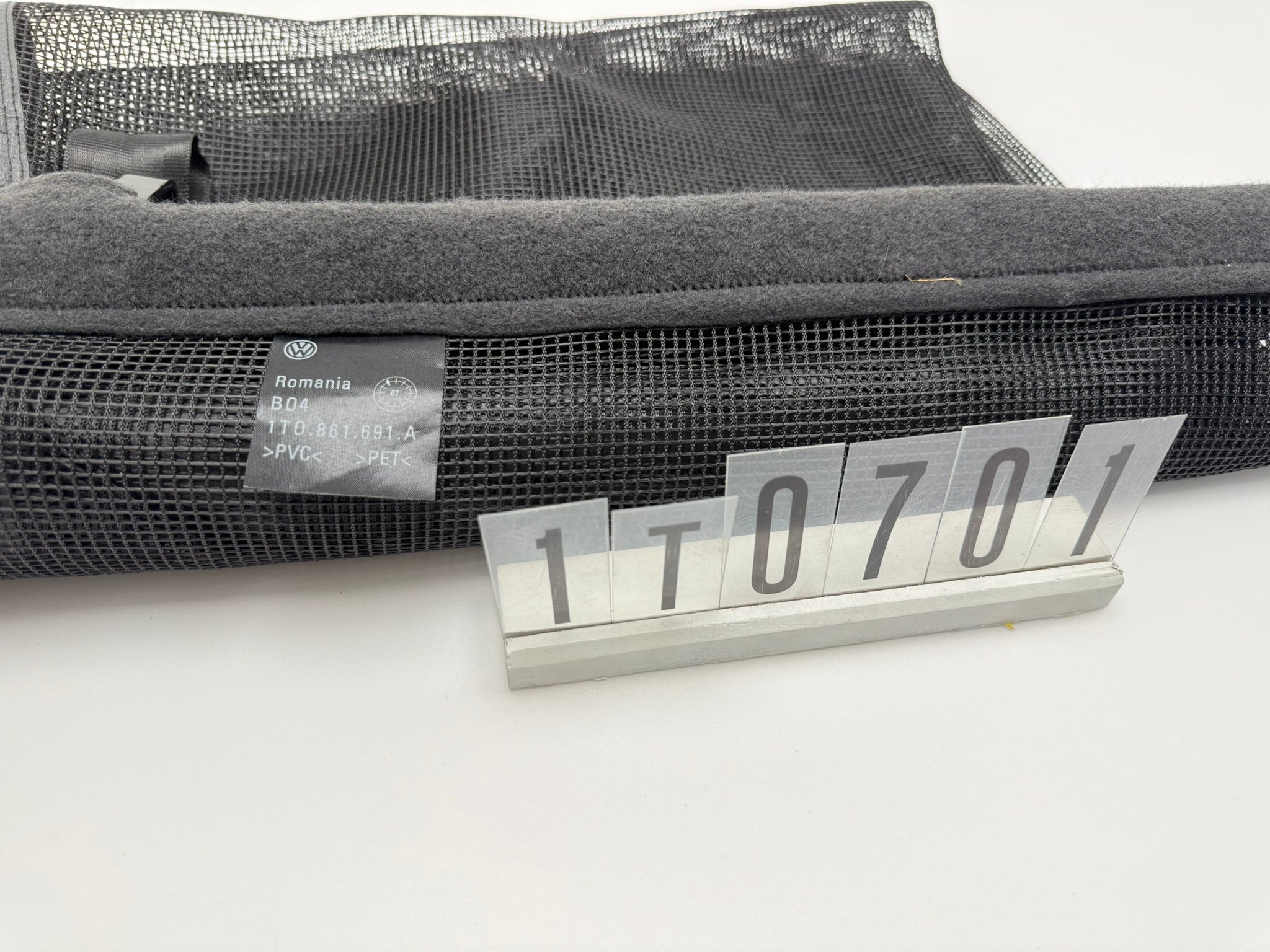 1T0.861.691.A; 1T0 7 01; 136VW Touran 1T Kofferraumtrennnetz