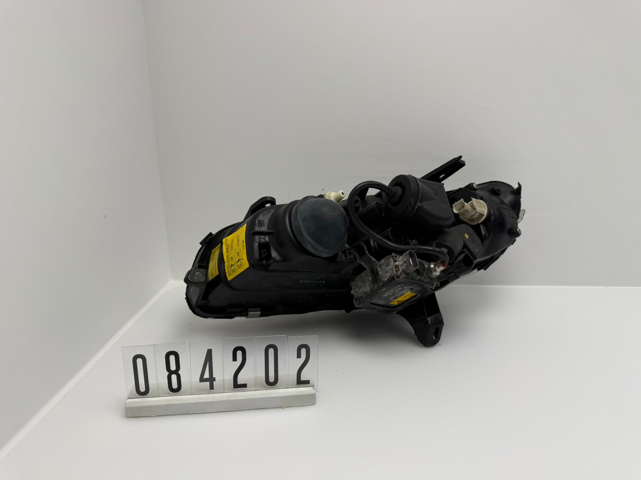 084421115 R; 084 2 02; 138 OPEL OMEGA B  (99-03) Scheinwerfer Rechts