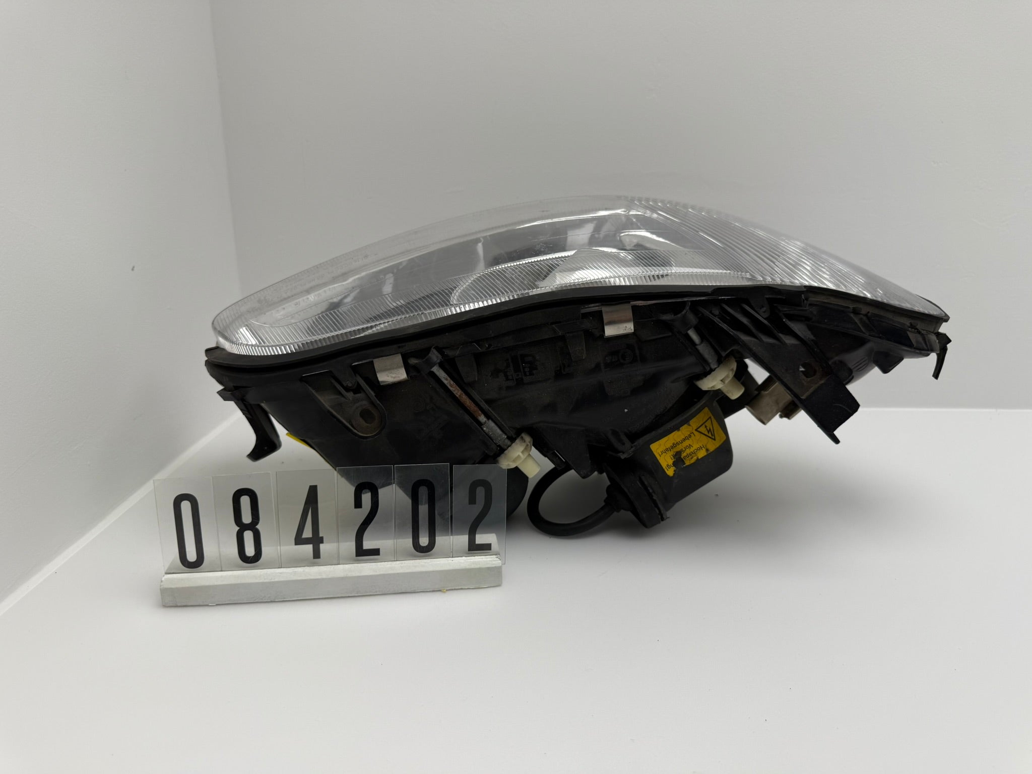 084421115 R; 084 2 02; 138 OPEL OMEGA B  (99-03) Scheinwerfer Rechts