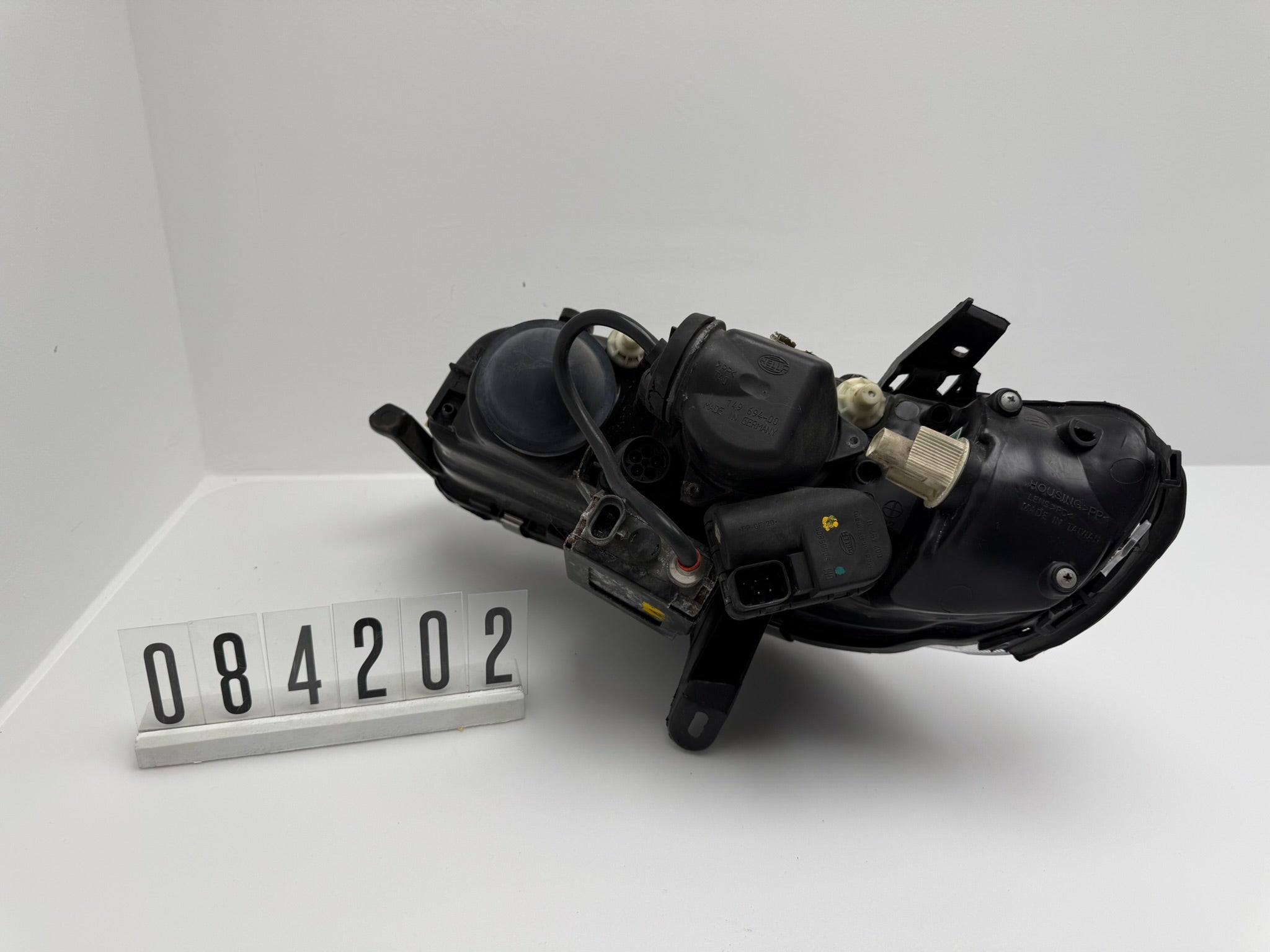 084421115 R; 084 2 02; 138 OPEL OMEGA B  (99-03) Scheinwerfer Rechts