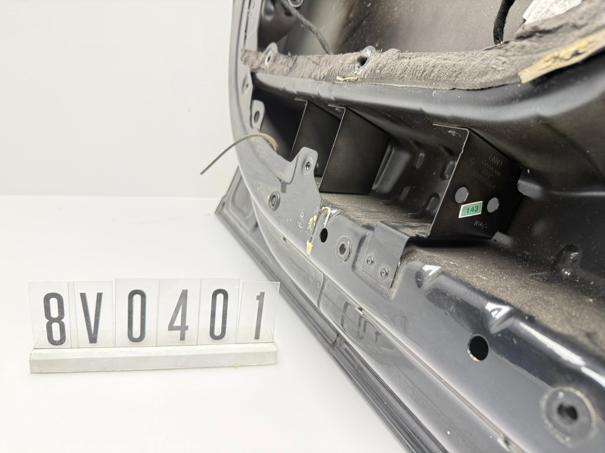 8V0 831 511 A; 8VO 4 01; 143 AUDI A2 8Z LINKE VORDERE TÜR