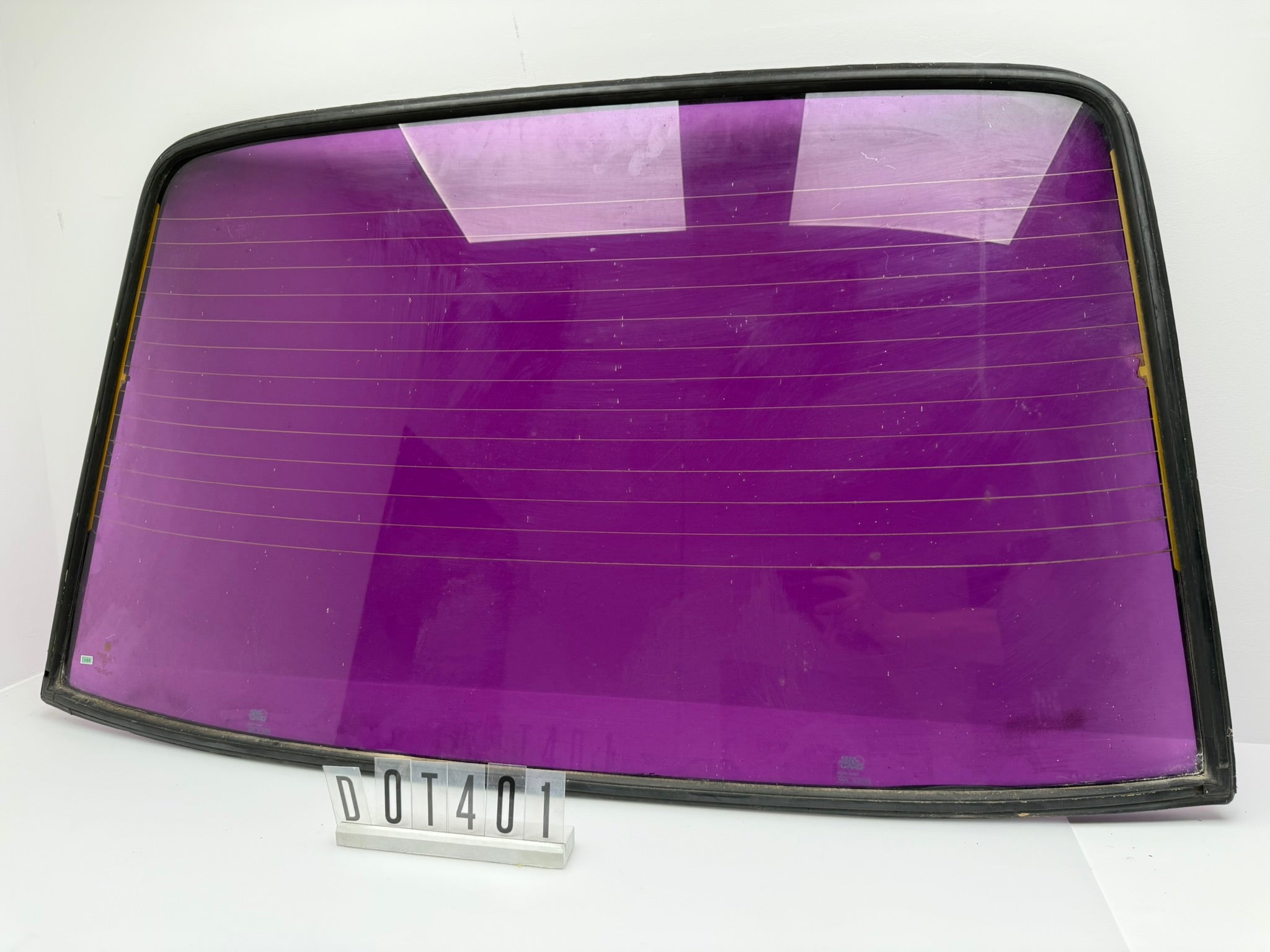 DOT-32-M40-AS2; DOT 4 01; 144 Opel Rekord C / Commodore A Heckscheibe