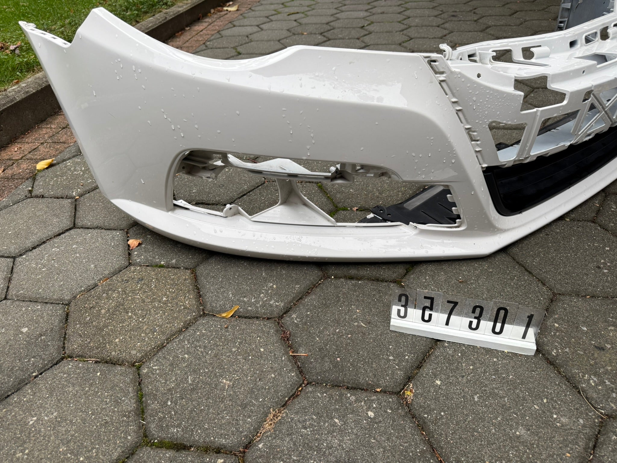 3C8807217Q; 357 3 01; 145 VW PASSAT CC B6 vorne Stoßstange