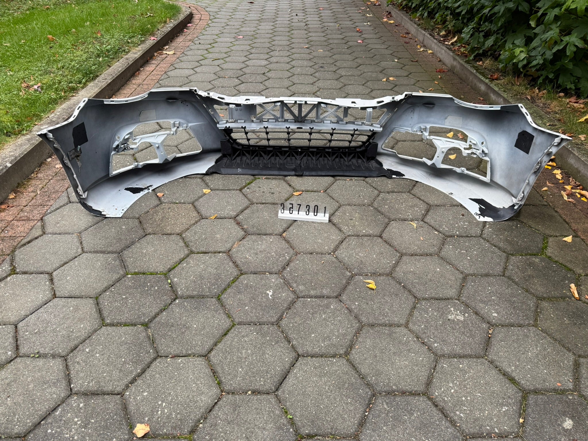 3C8807217Q; 357 3 01; 145 VW PASSAT CC B6 vorne Stoßstange