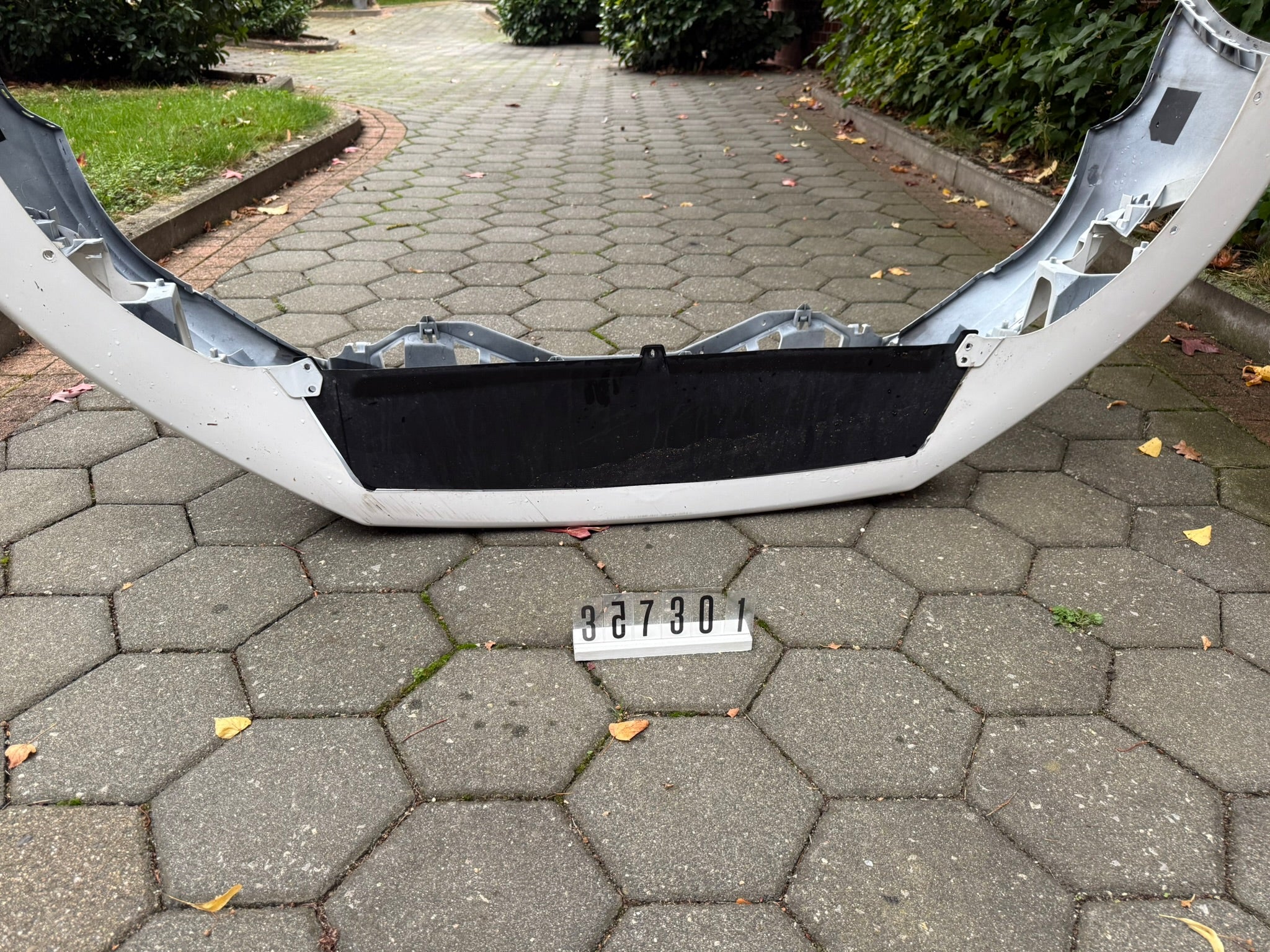 3C8807217Q; 357 3 01; 145 VW PASSAT CC B6 vorne Stoßstange