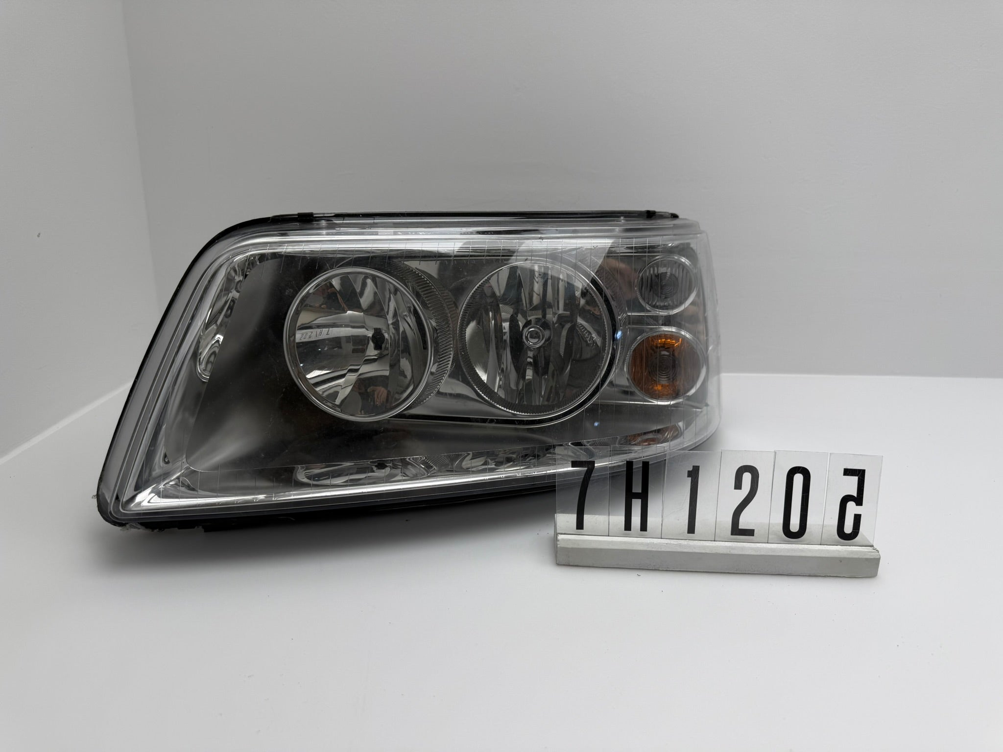 7H1 941 015 L; 7H1 2 05; 147 VW T5 Scheinwerfer Links