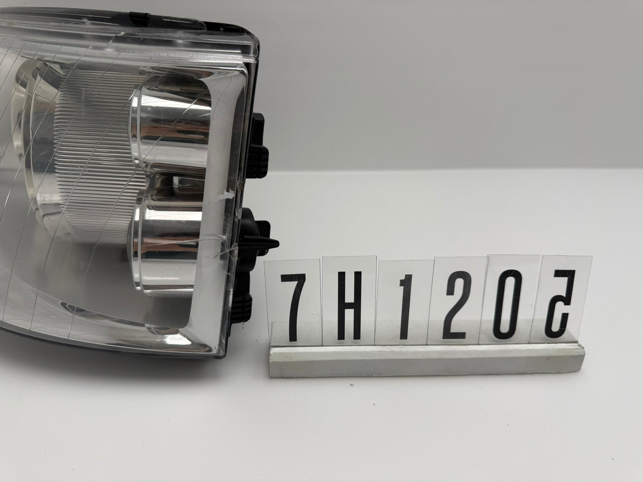 7H1 941 015 L; 7H1 2 05; 147 VW T5 Scheinwerfer Links