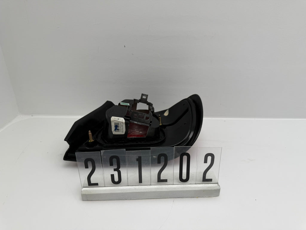 23755688 / LD2319; 231 2 02; 151 Nissan Primera P11 Stufenheck 96-99 Rückleuchte Links Außen