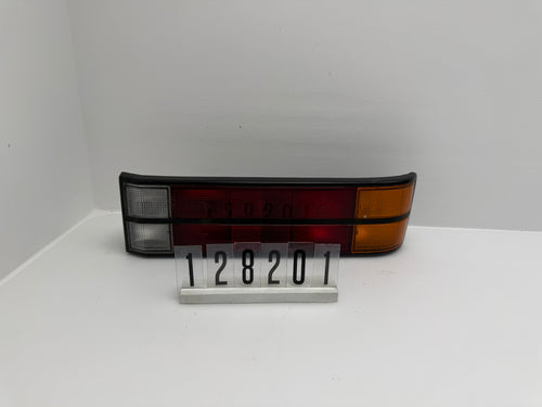 12851748; 128 2 01; 155 Opel G.M. Rekord E E1 SR/E Rückleuchte links