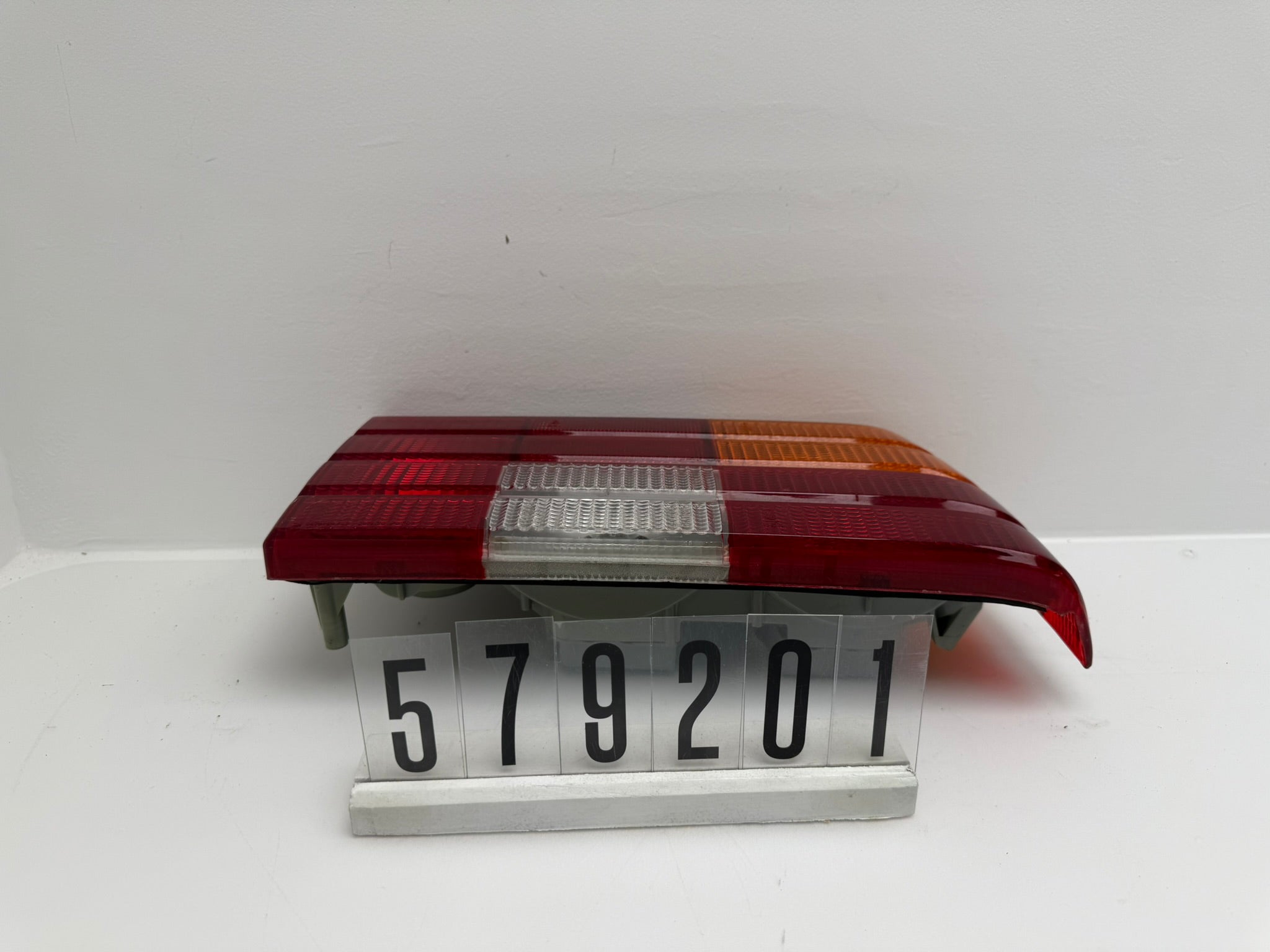 5972752; 597 2 01-03; 157-159 OPEL ASCONA A; B; C 81, 86, 87, 88 Rücklicht hinten rechts