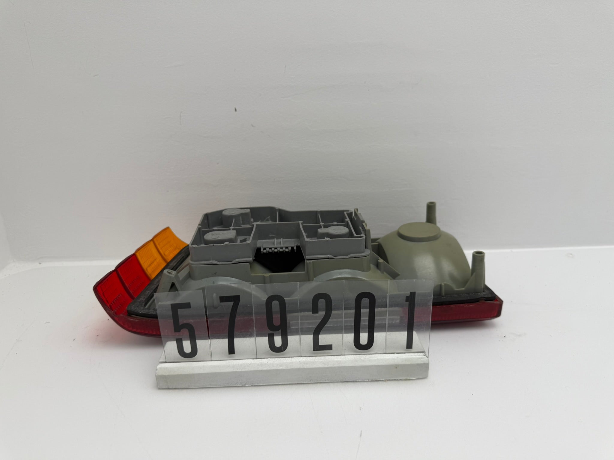 5972752; 597 2 01-03; 157-159 OPEL ASCONA A; B; C 81, 86, 87, 88 Rücklicht hinten rechts