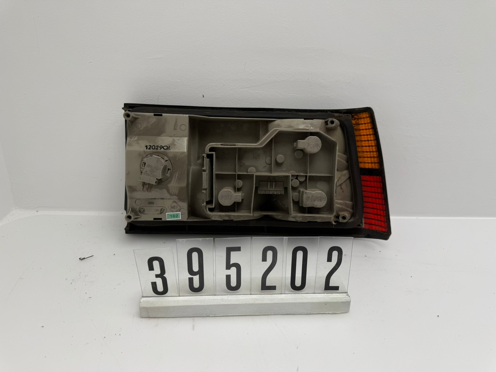 395 061; 395 2 02; 162 OPEL ASCONAA; B C RÜCKLEUCHTE Links