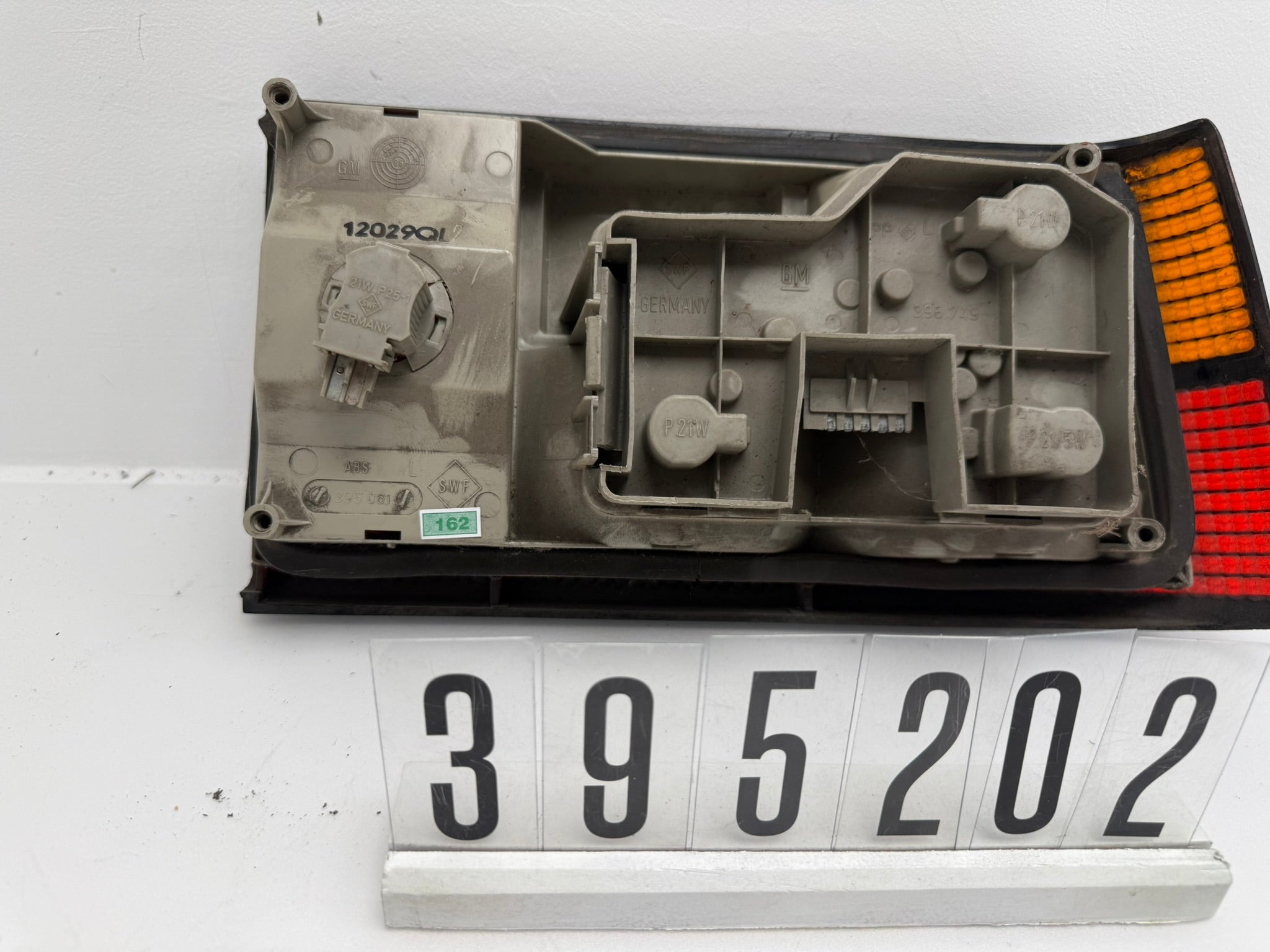 395 061; 395 2 02; 162 OPEL ASCONAA; B C RÜCKLEUCHTE Links