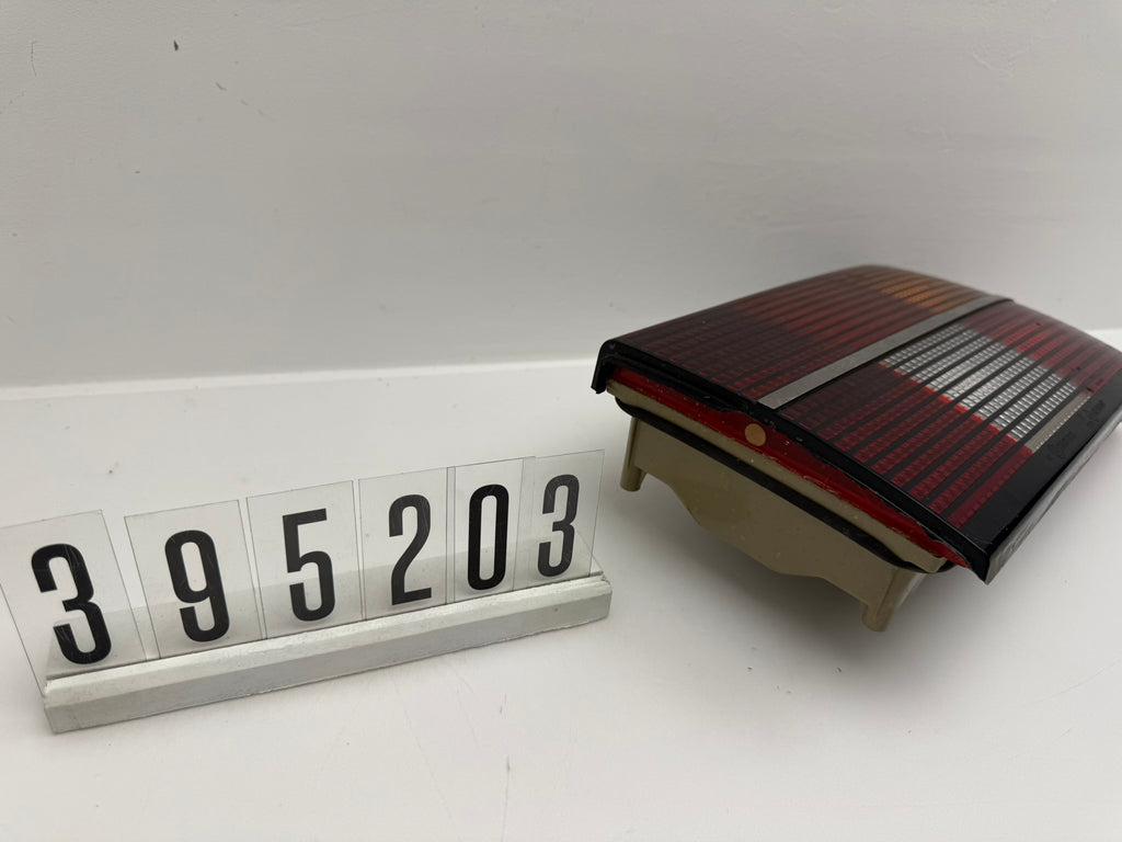 395 058; 395 2 03-04; 163-164 OPEL ASCONAA; B C RÜCKLEUCHTE RECHTS
