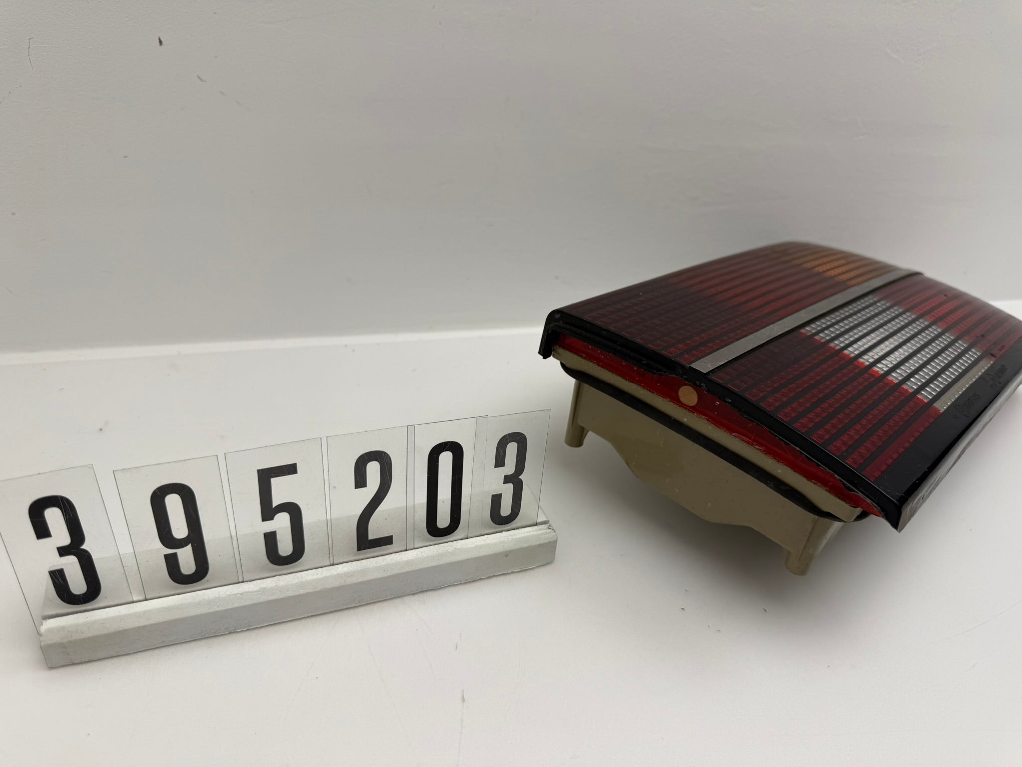 395 058; 395 2 03-04; 163-164 OPEL ASCONAA; B C RÜCKLEUCHTE RECHTS