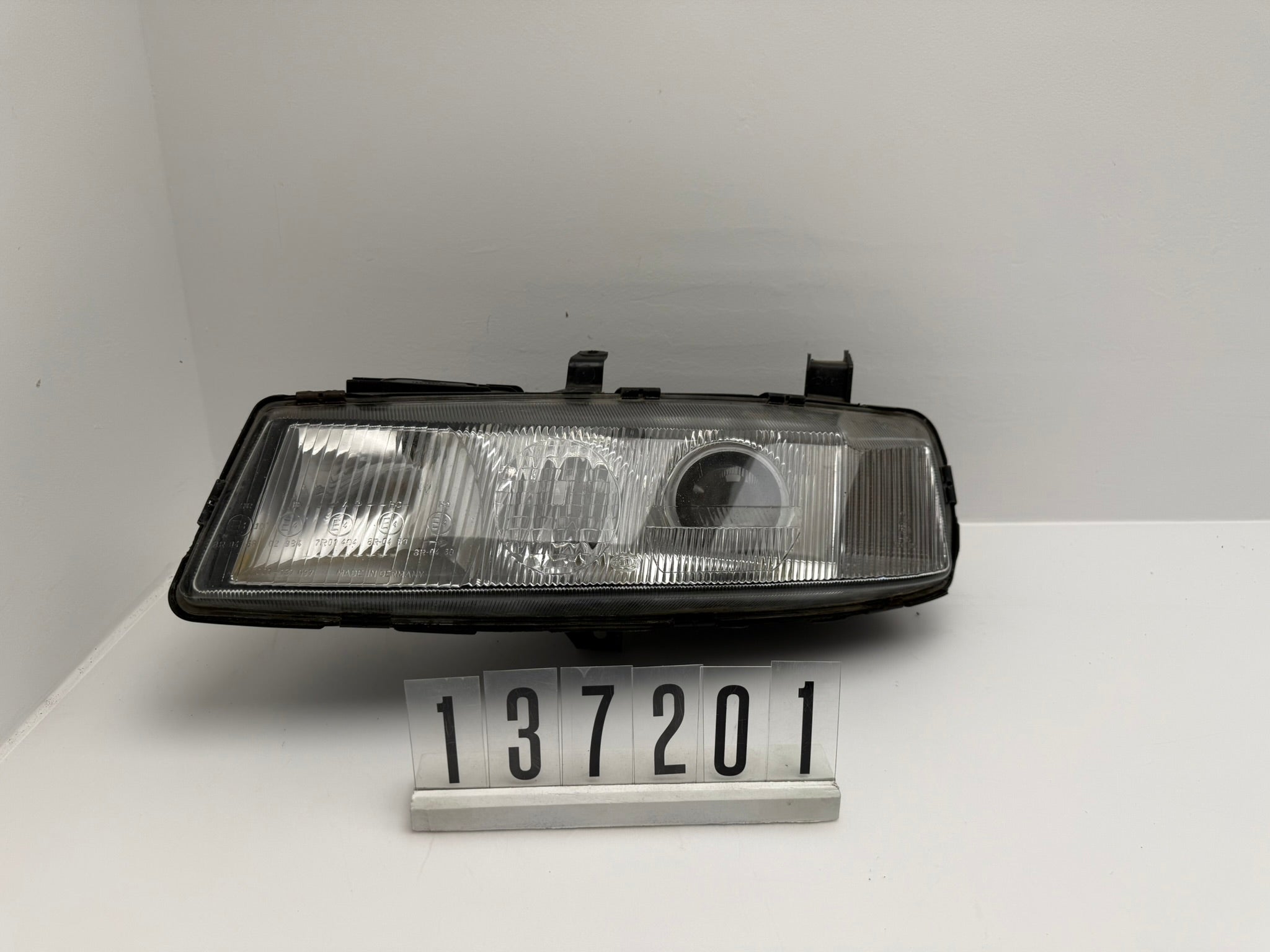 13712300; 137 2 01; 165 OPEL CALIBRA Básico Scheinwerfer Rechts