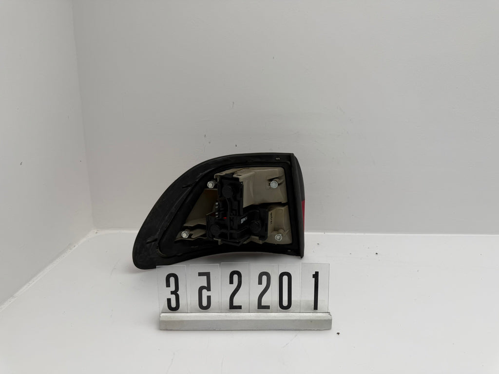 352 86 / 45286 / 20375661; 352 2 01;170 Opel Omega B1 Rückleuchte aussen rechts