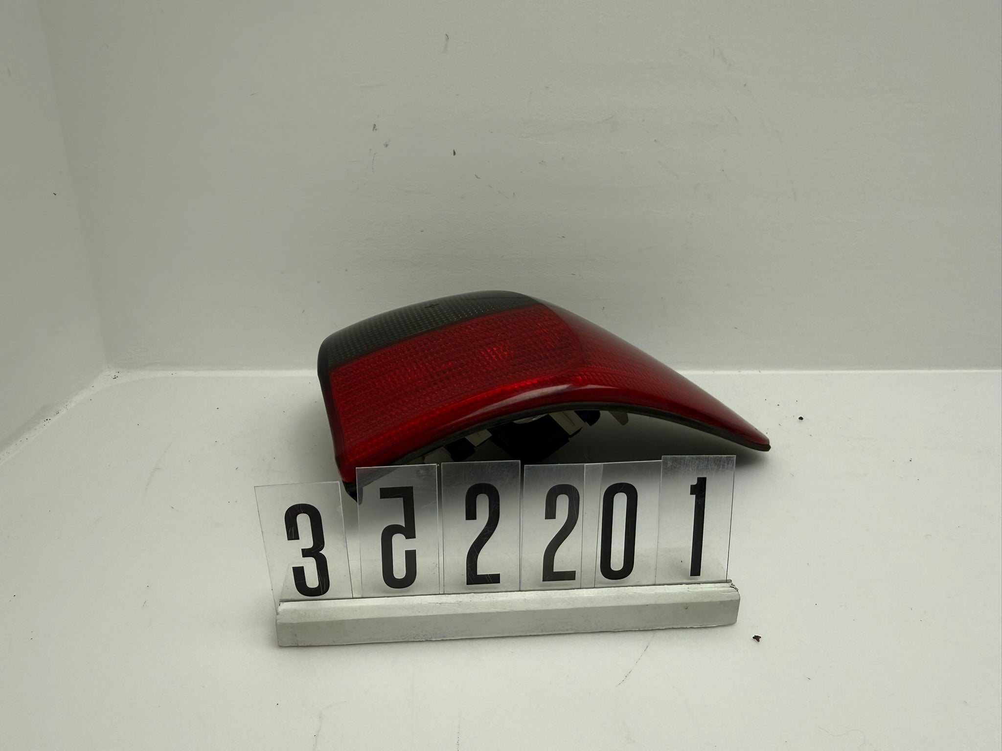 352 86 / 45286 / 20375661; 352 2 01;170 Opel Omega B1 Rückleuchte aussen rechts