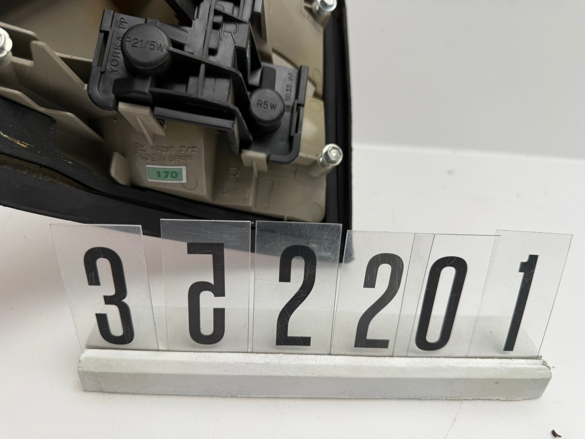 352 86 / 45286 / 20375661; 352 2 01;170 Opel Omega B1 Rückleuchte aussen rechts