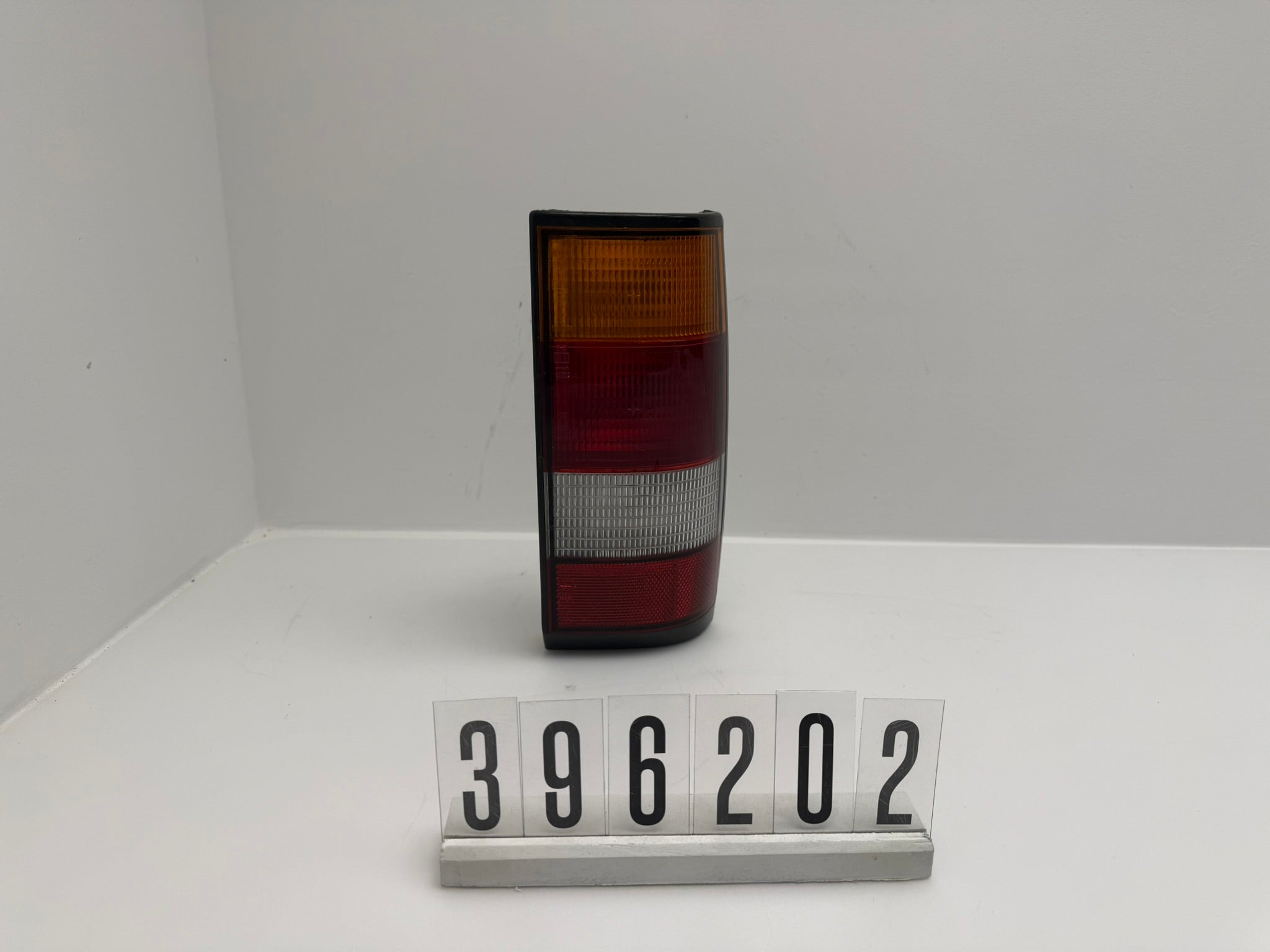 396 082;396 2 02-03; 183-184 OPEL KADETT D Rückleuchte rechts