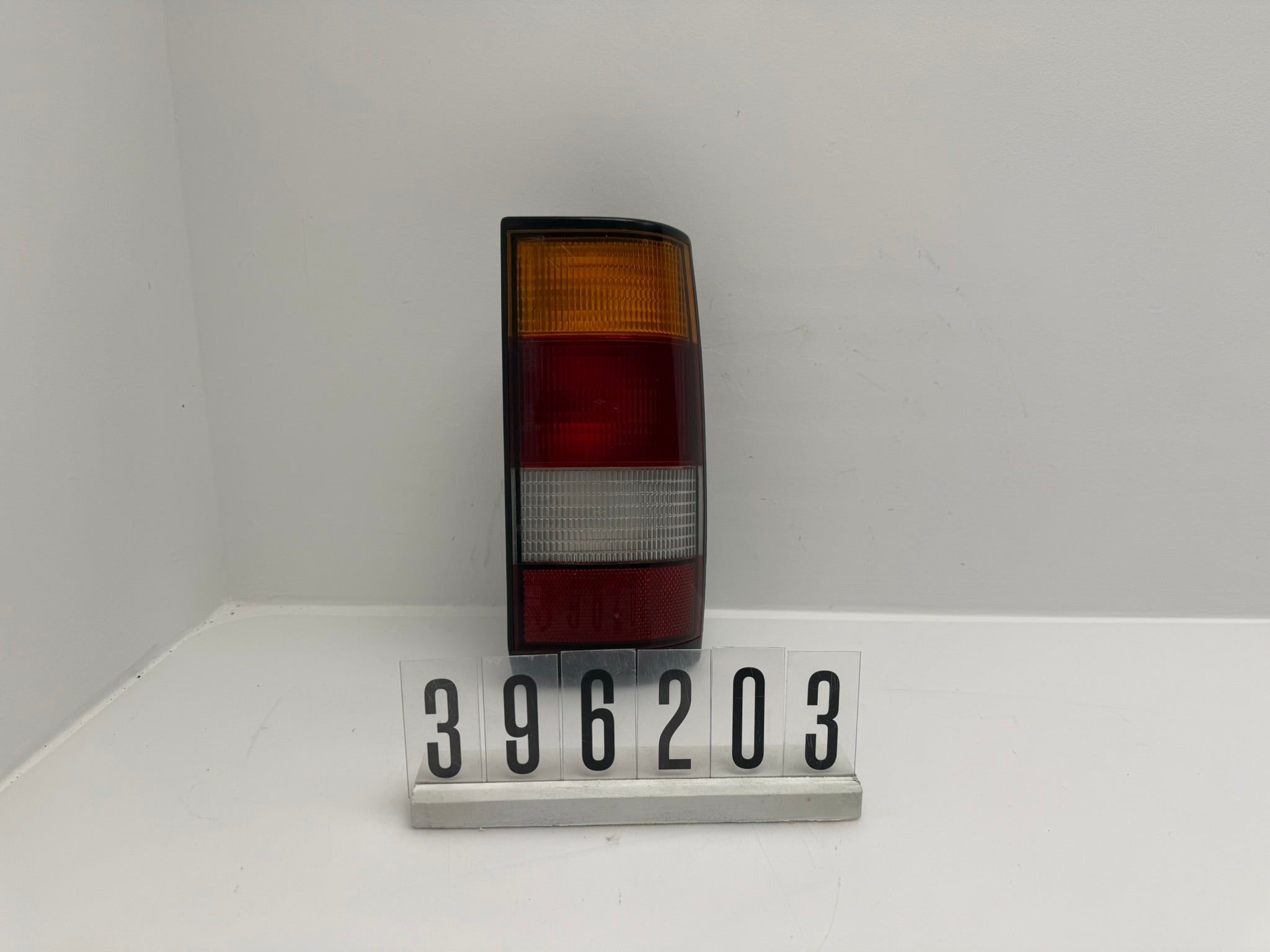 396 082;396 2 02-03; 183-184 OPEL KADETT D Rückleuchte rechts