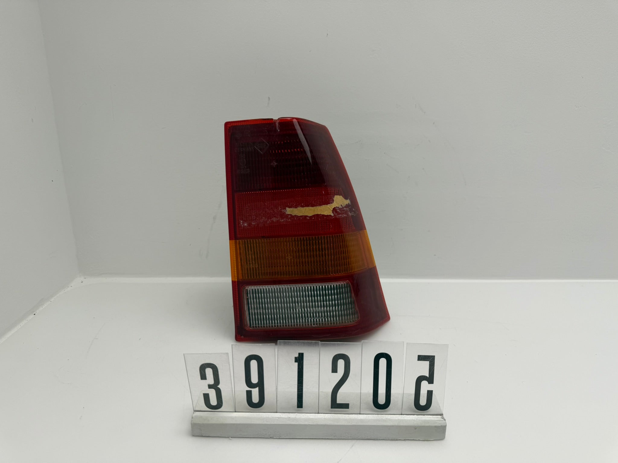 395.334; 391 2 02; 185-186 Opel Kadett E Rückleuchte rechts