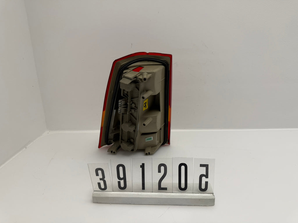 395.334; 391 2 02; 185-186 Opel Kadett E Rückleuchte rechts