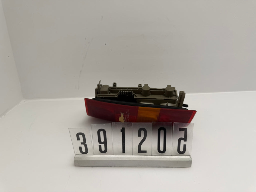 395.334; 391 2 02; 185-186 Opel Kadett E Rückleuchte rechts